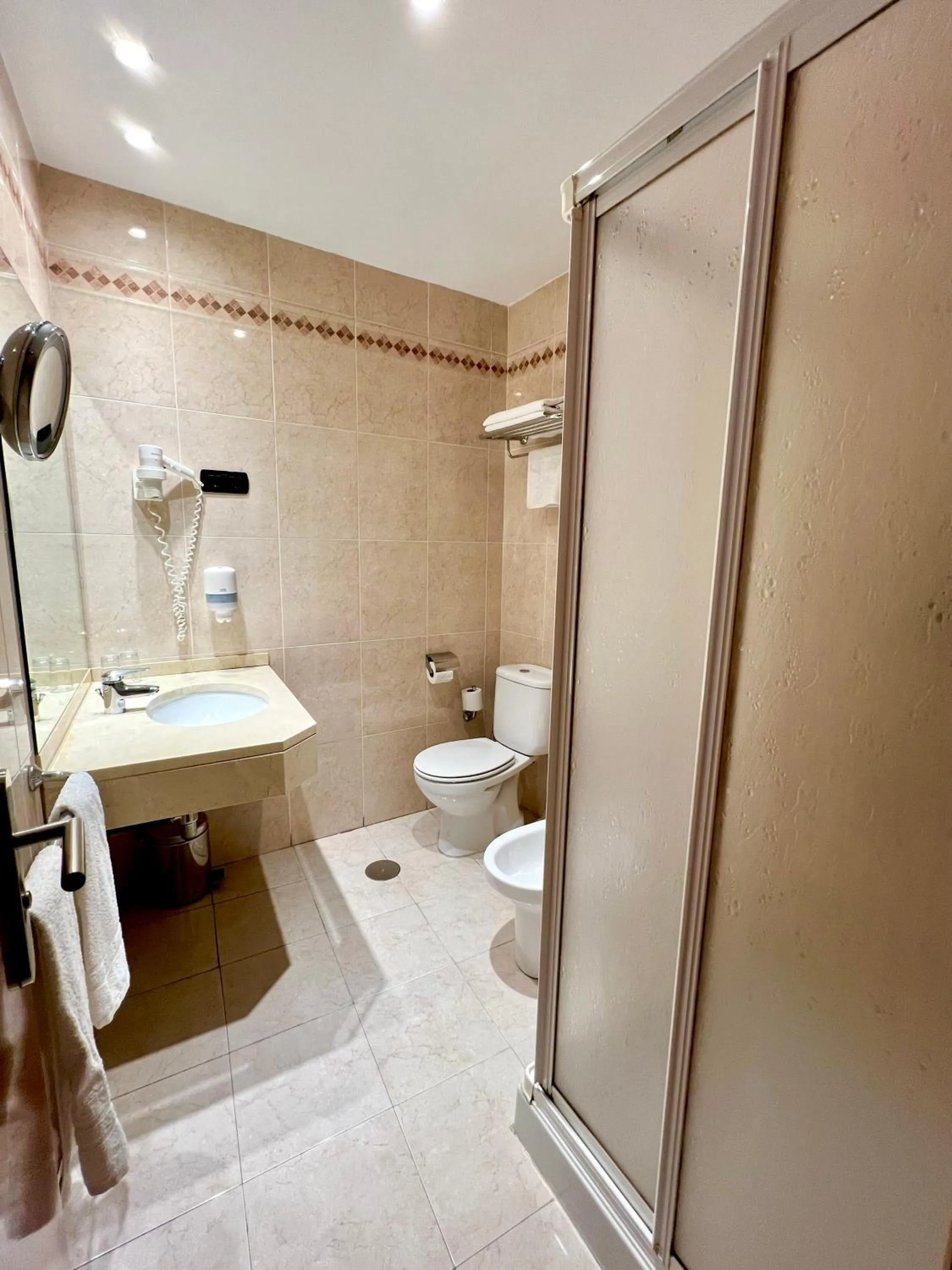 Bathroom in Carlos V Malaga