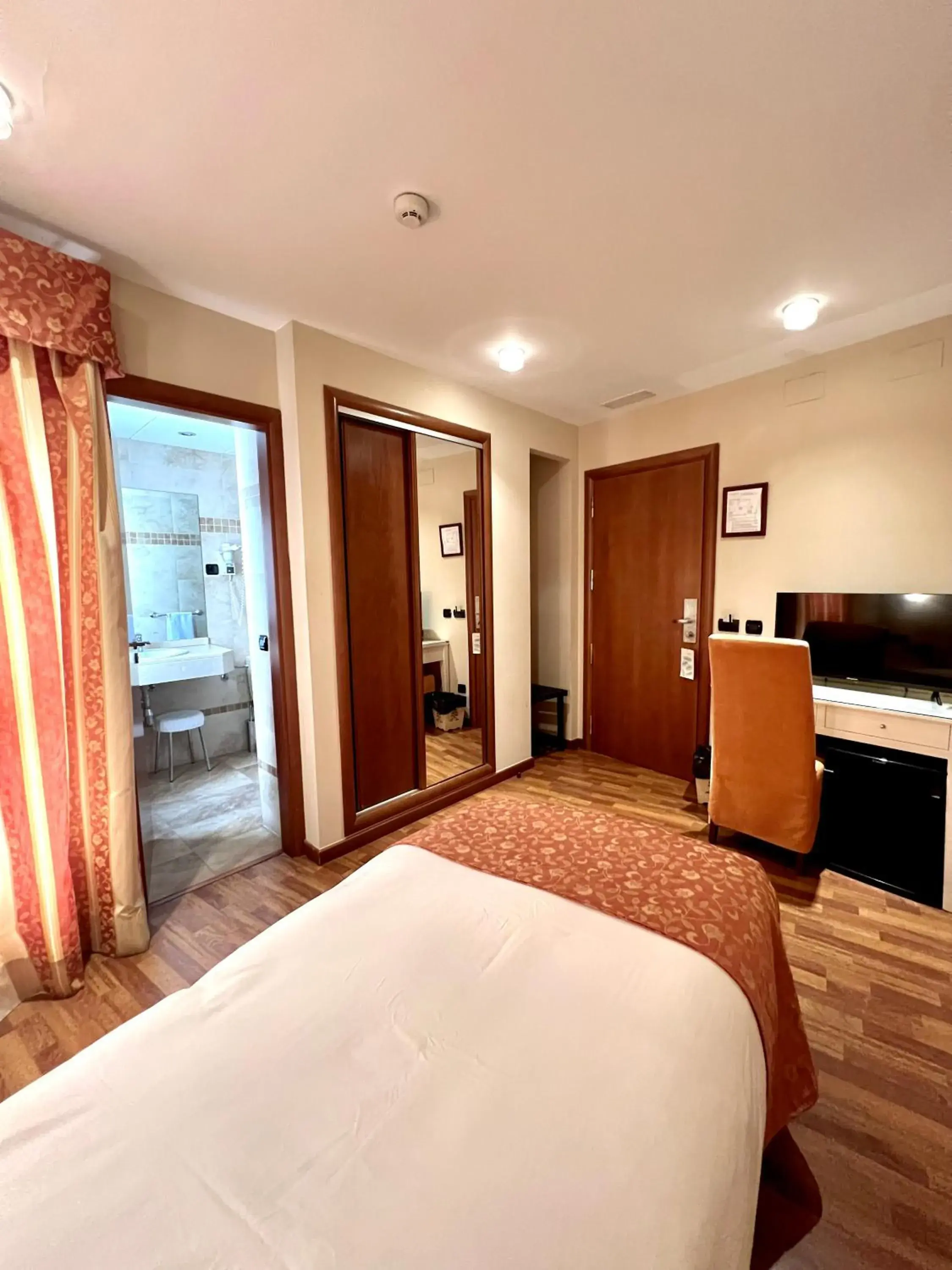 Single Room - single occupancy in Carlos V Malaga Single Room - single occupancy in Carlos V Malaga