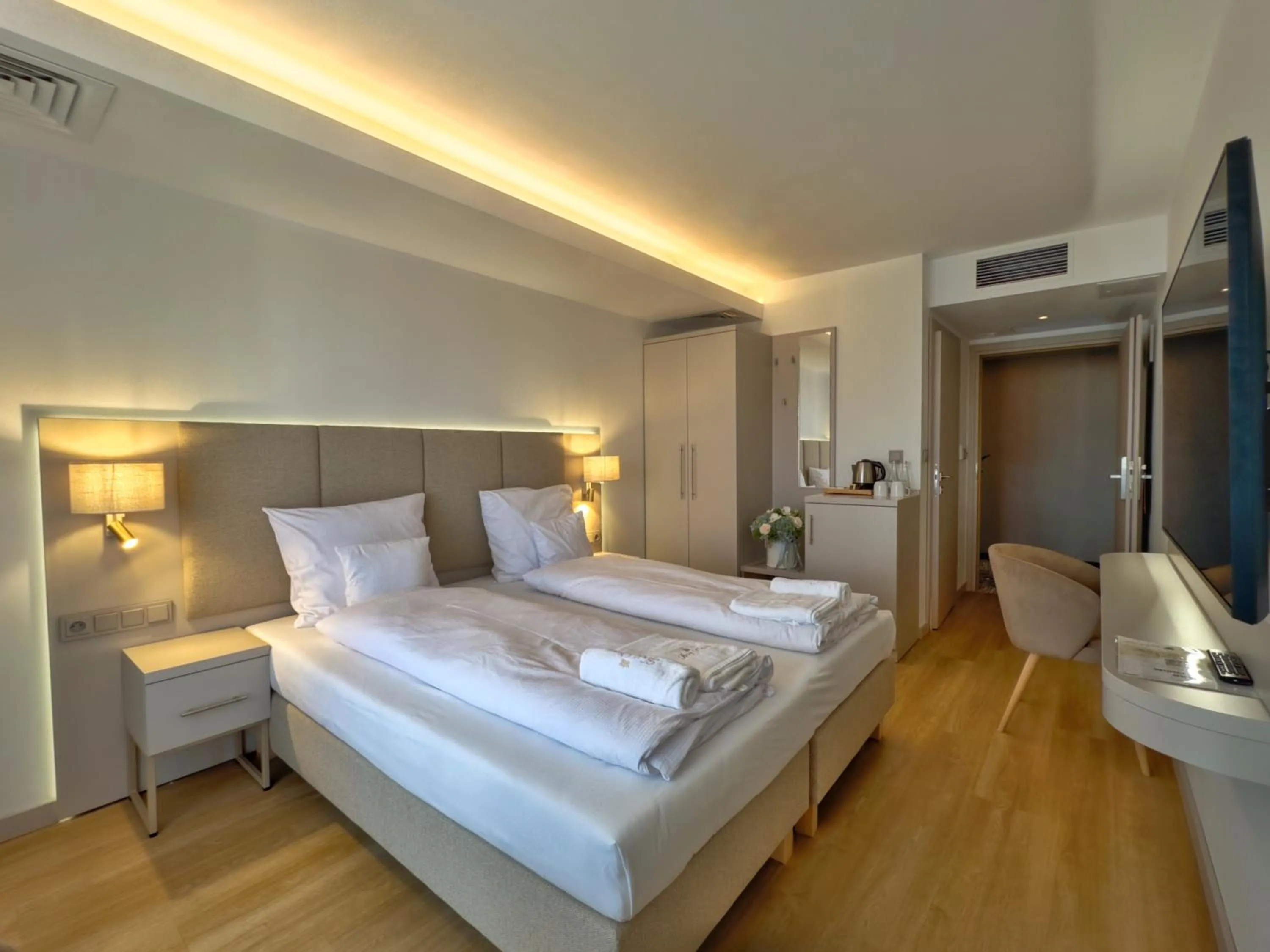 Photo of the whole room, Bed in Król Plaza Spa & Wellness