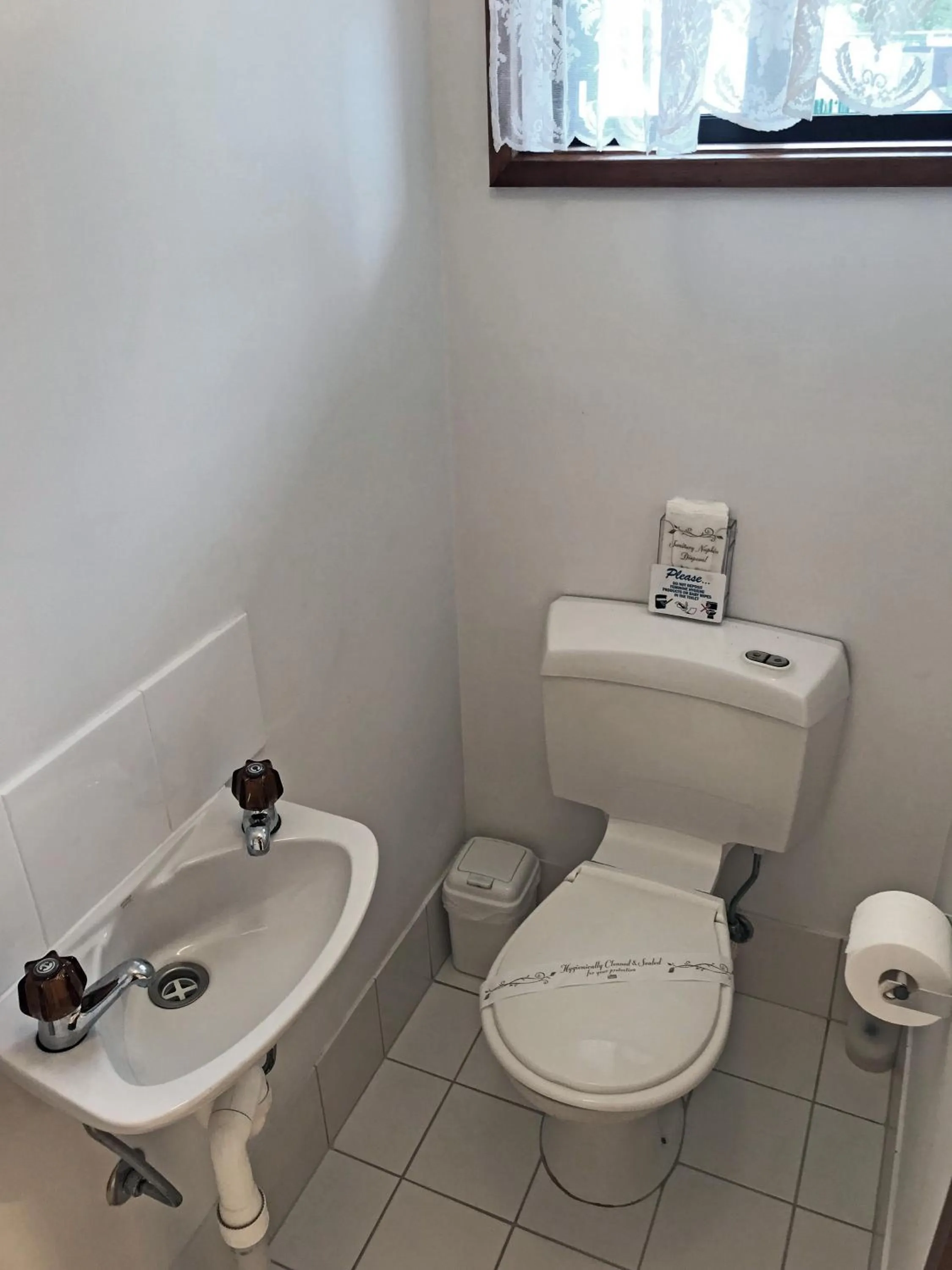 Toilet in Lake Albert Motel