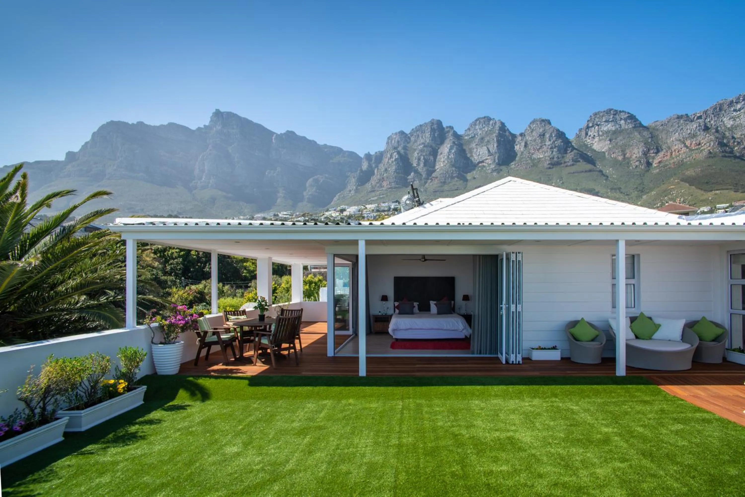 Mountain view in Funkey Villas Cape Town