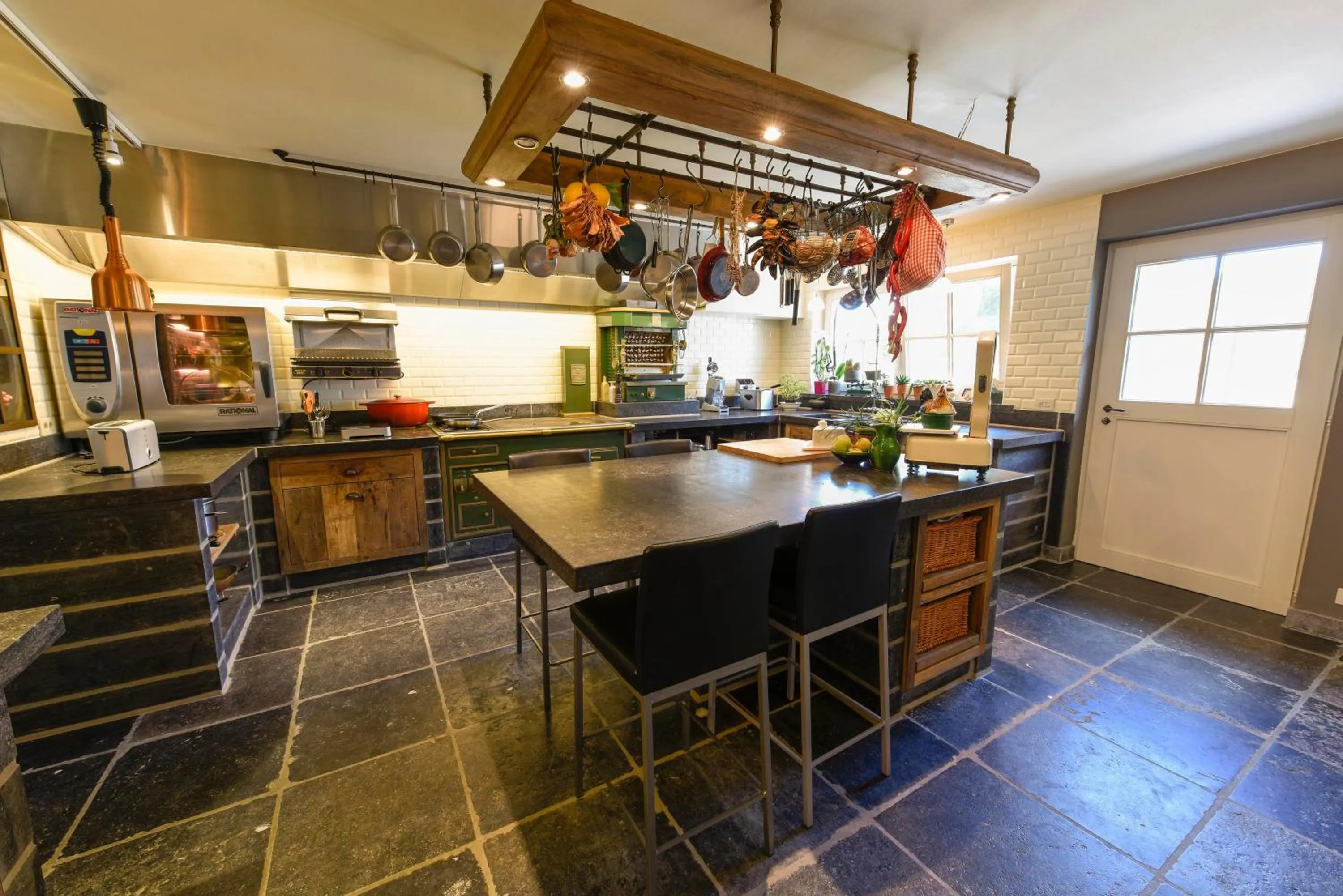 Communal kitchen in B&B Villa Sans Soucis