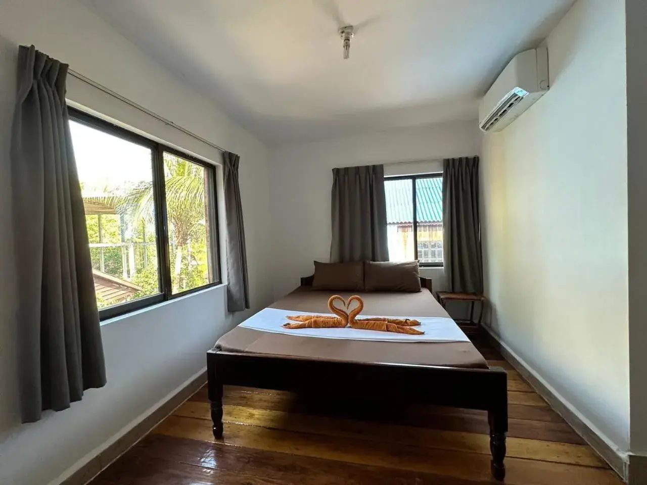 Deluxe Double Room in Happy Elephant Bungalows Deluxe Double Room in Happy Elephant Bungalows