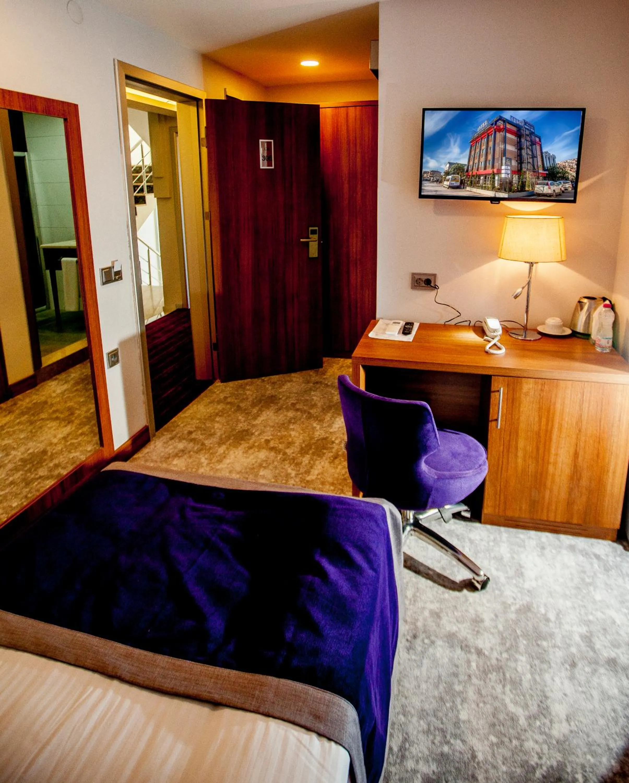 Photo of the whole room, Bed in Business Palas Otel