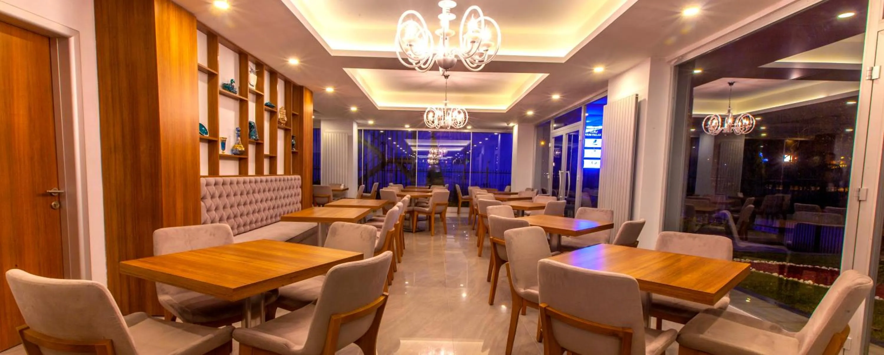 Restaurant/places to eat in Business Palas Otel