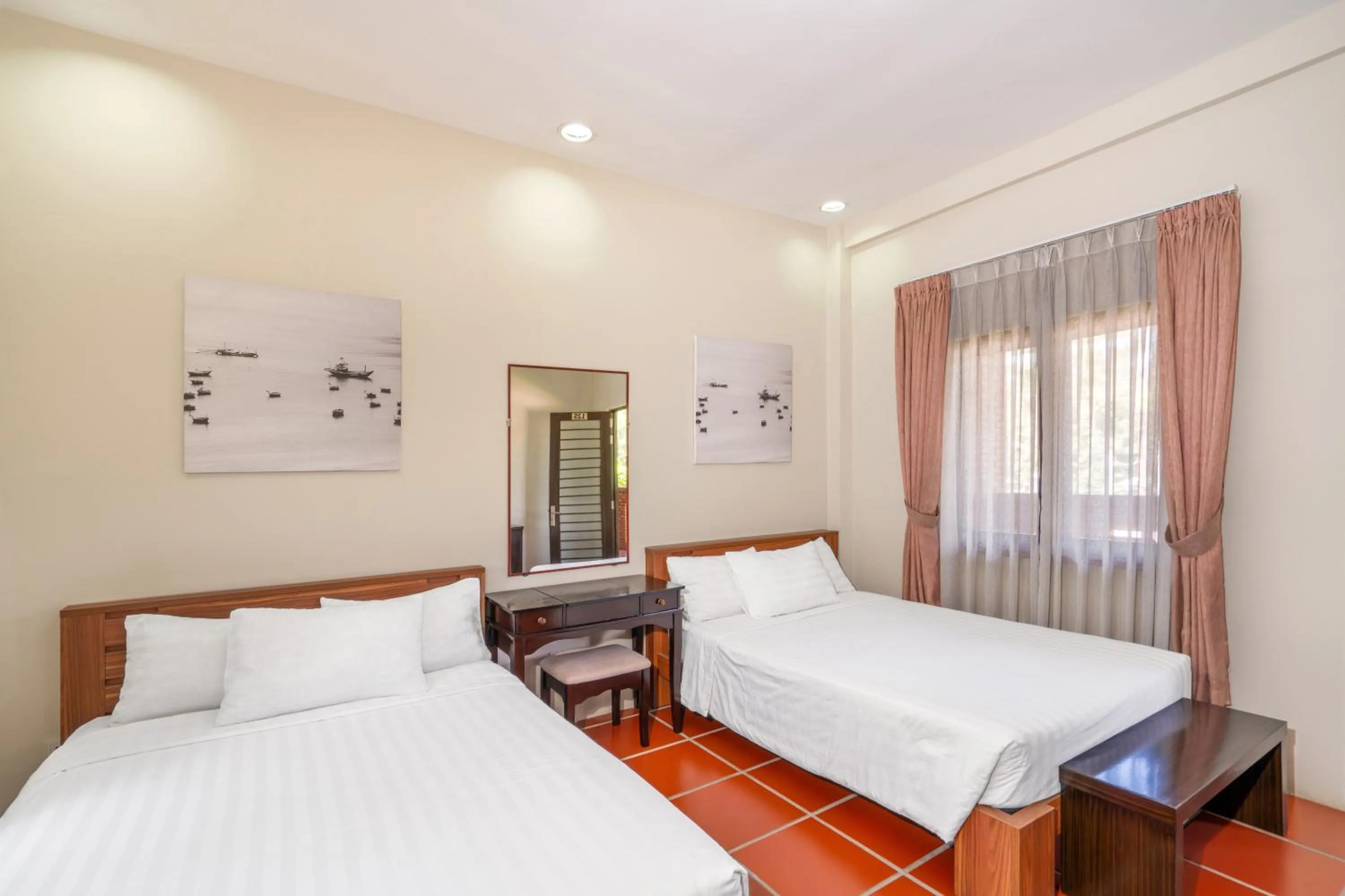 Bed in Mekong Long Thanh Resort & Reststop