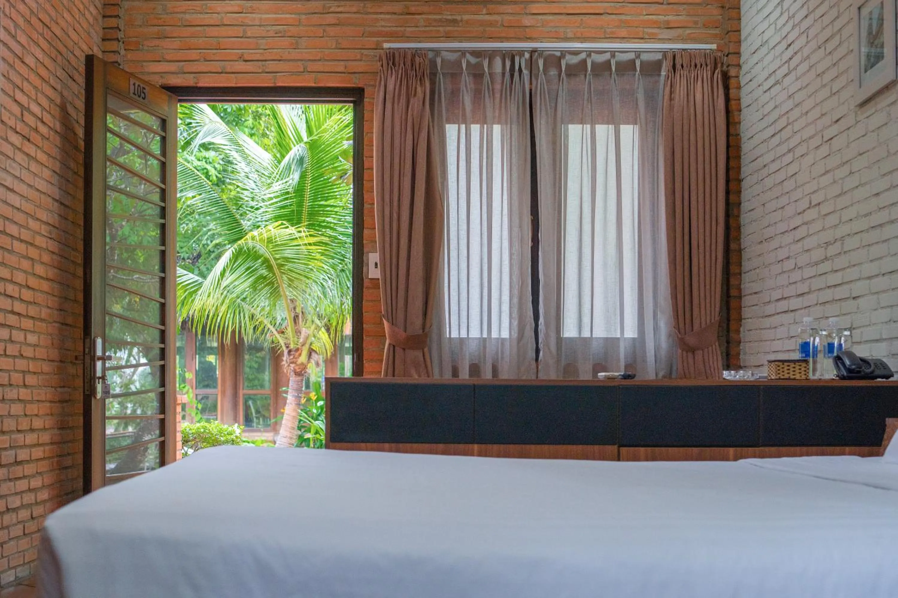 Bed in Mekong Long Thanh Resort & Reststop