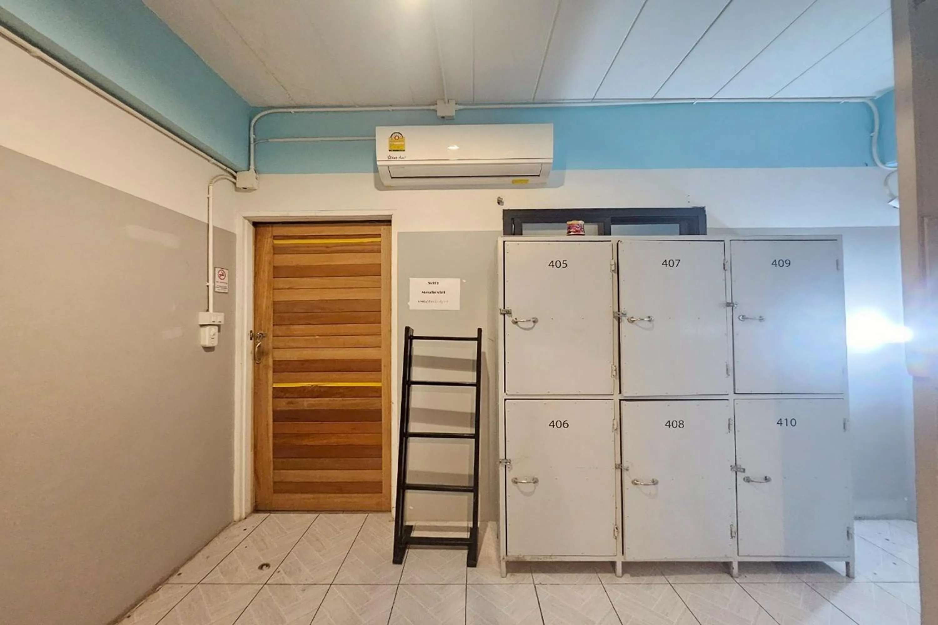 locker in Me U Hostel