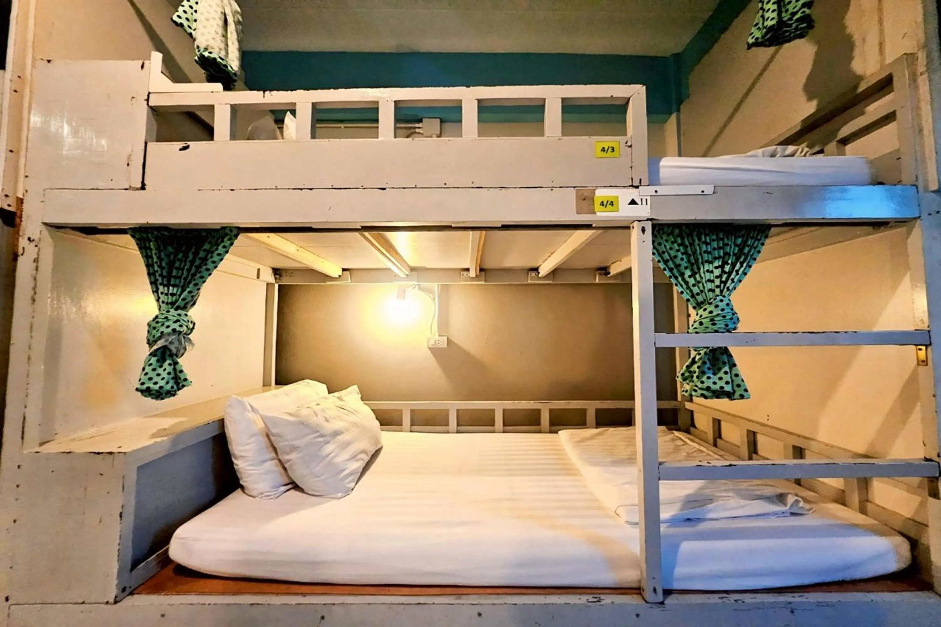Bedroom, Bed in Me U Hostel