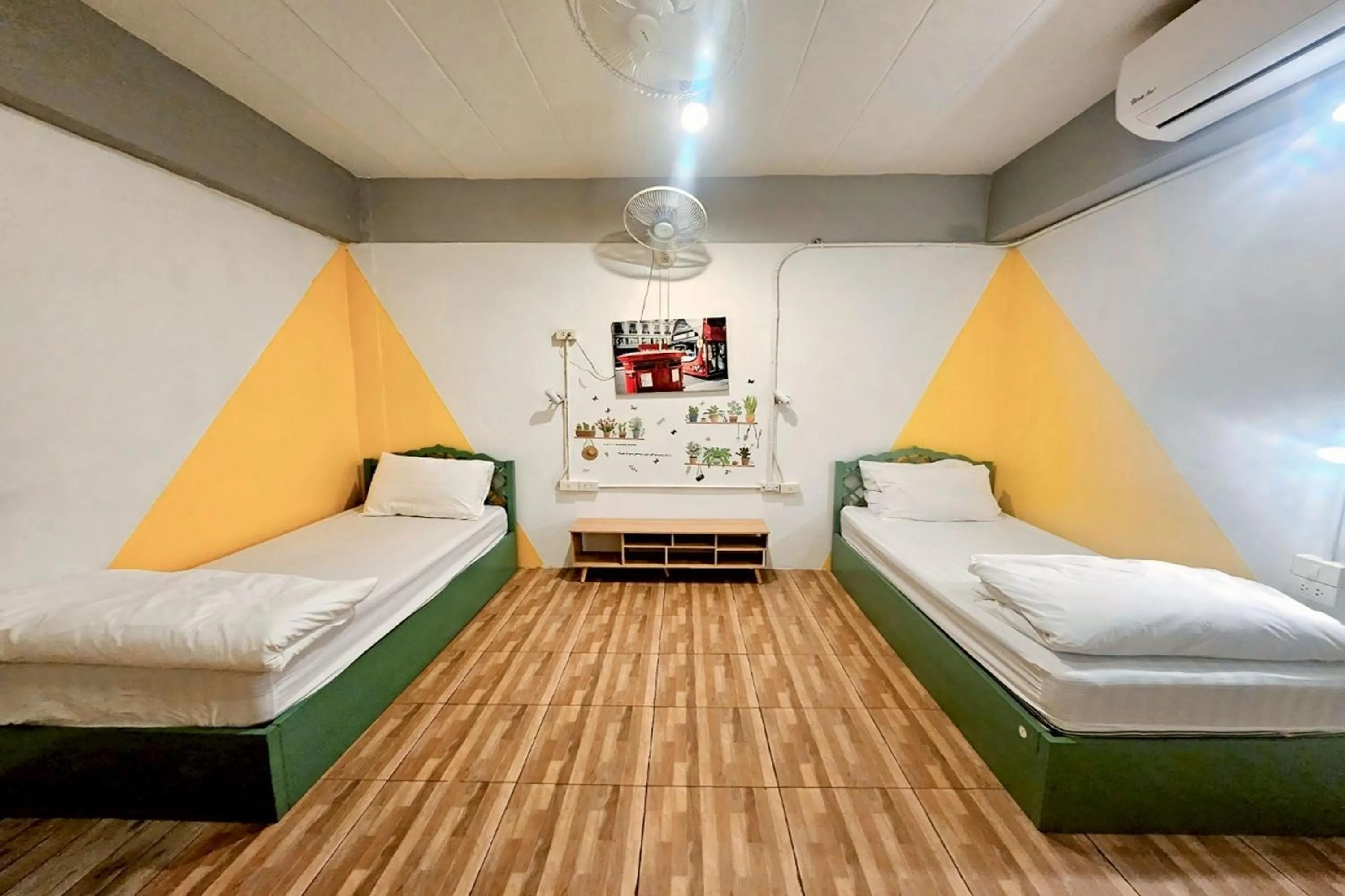 Bedroom, Bed in Me U Hostel