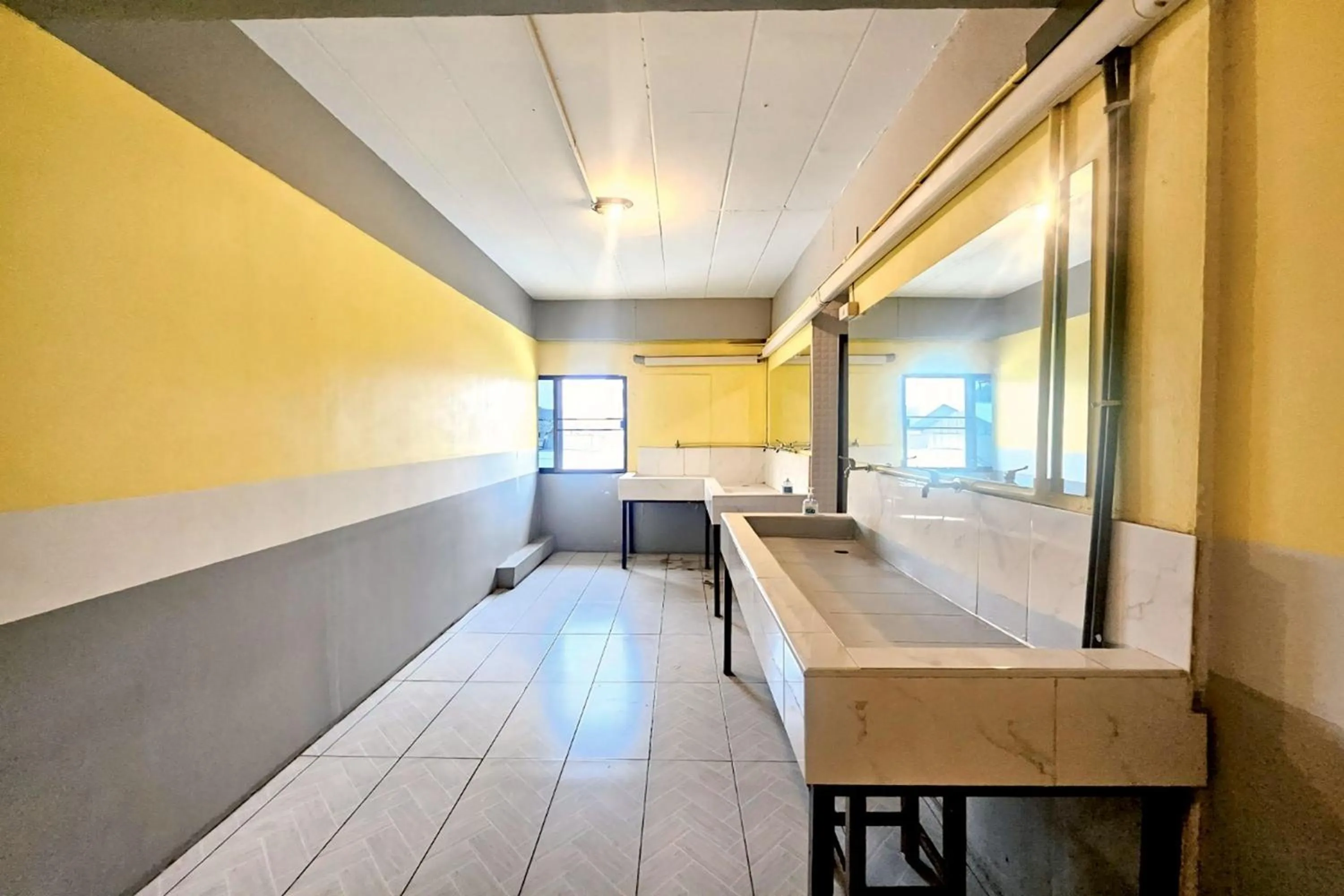 Bathroom in Me U Hostel