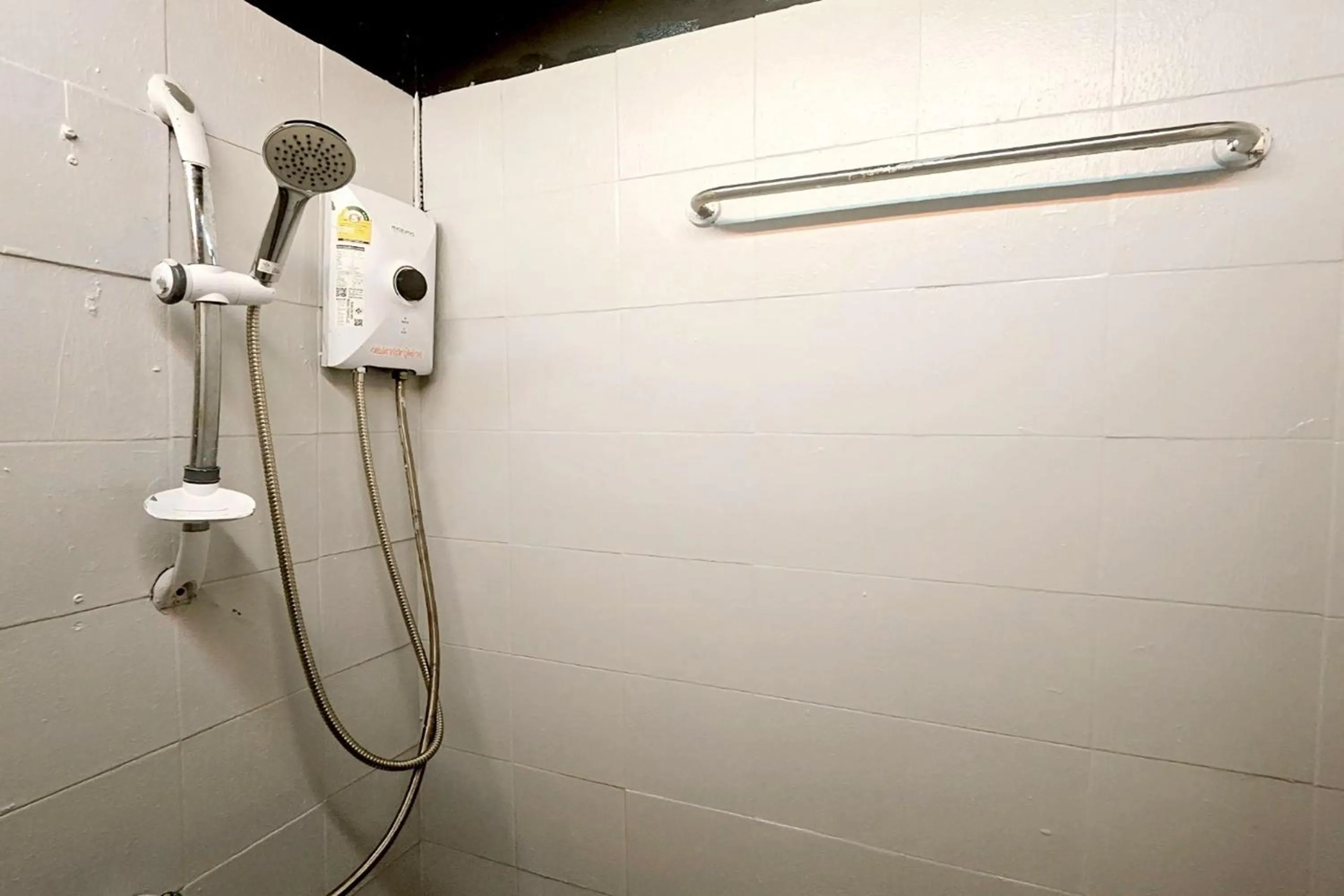 Shower in Me U Hostel