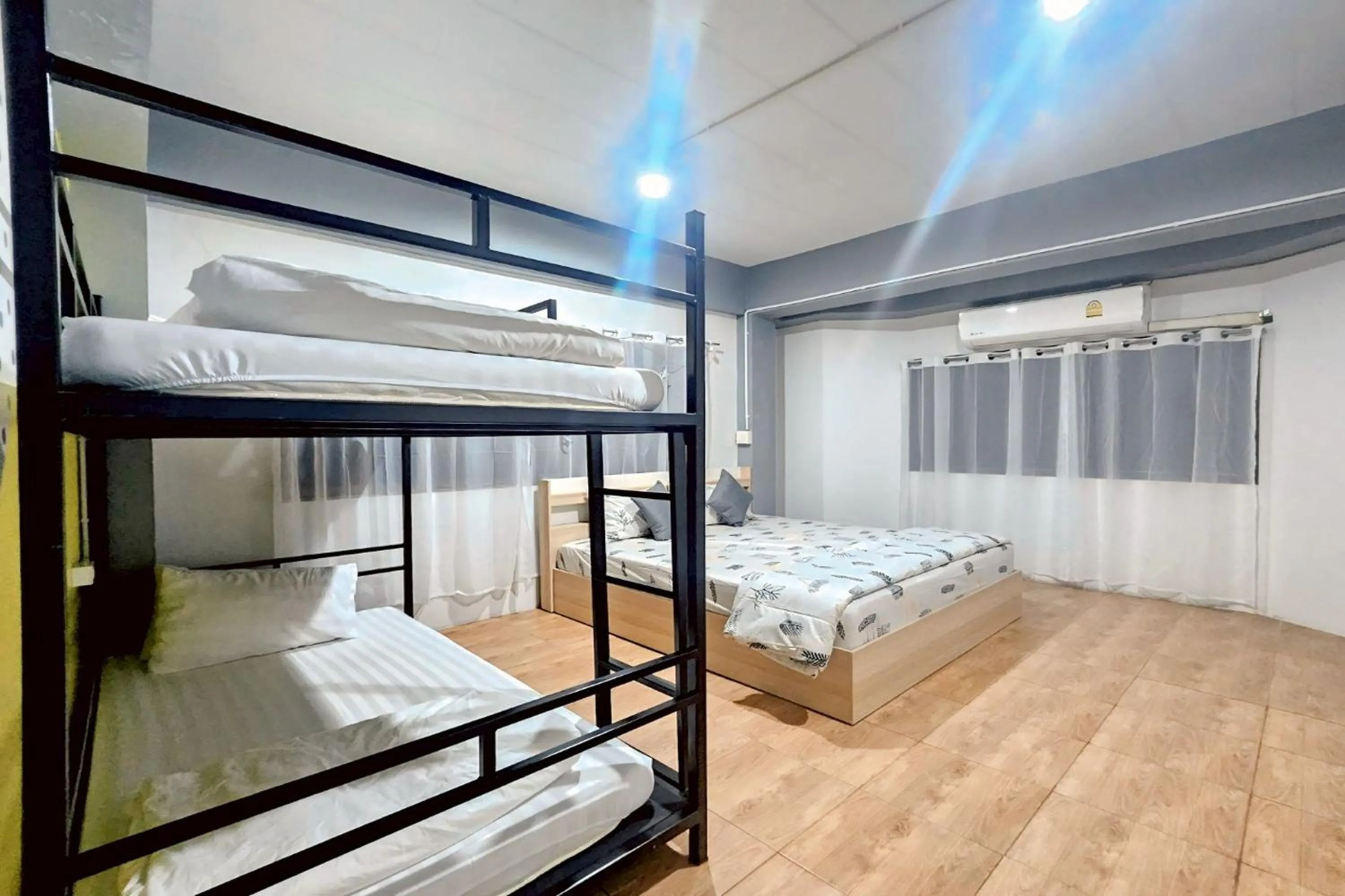 Photo of the whole room, Bed in Me U Hostel