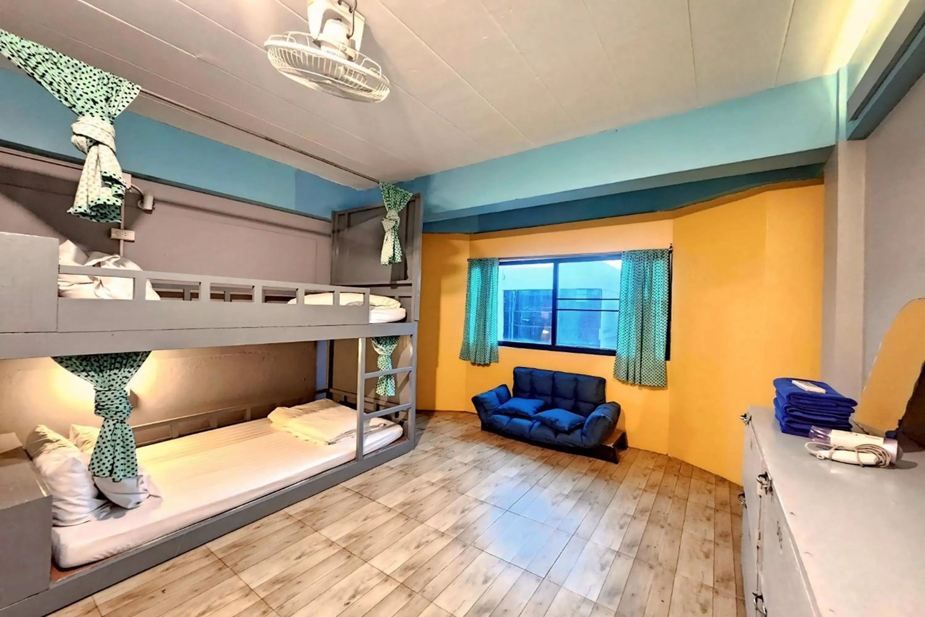 Bedroom, Bed in Me U Hostel