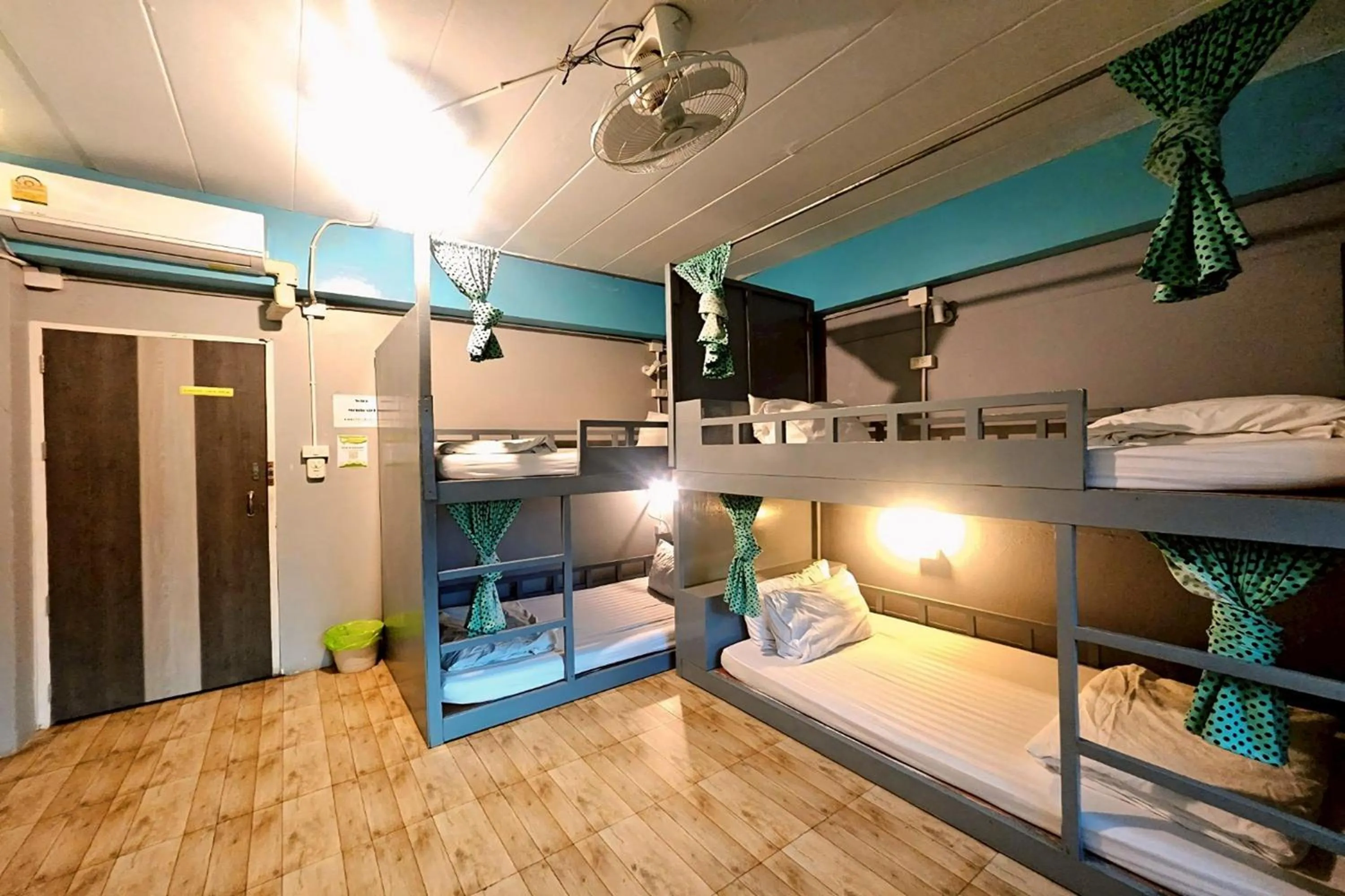 Photo of the whole room, Bed in Me U Hostel