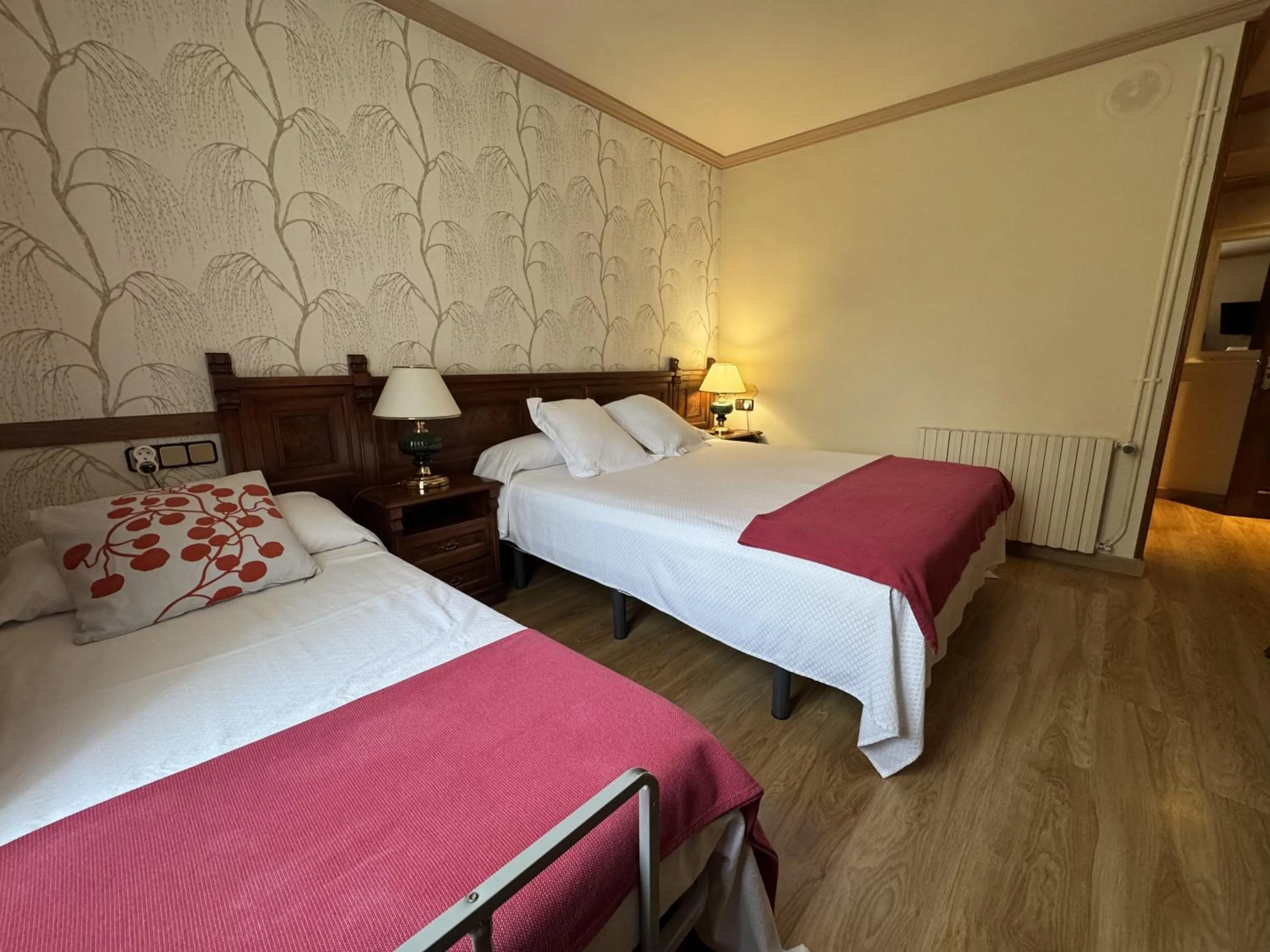 Bedroom, Bed in Hotel Edelweiss