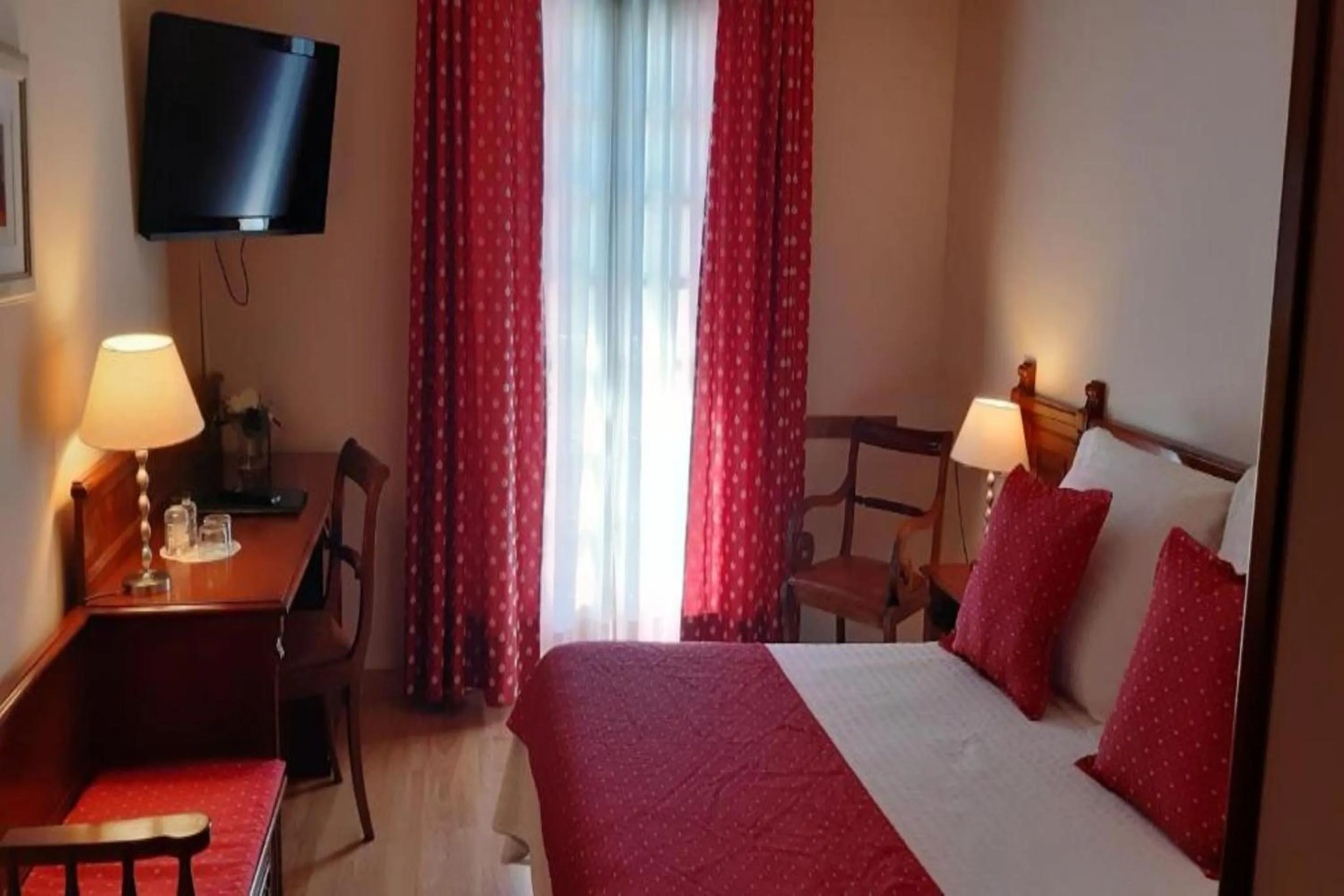 Bedroom, Bed in Hotel Edelweiss