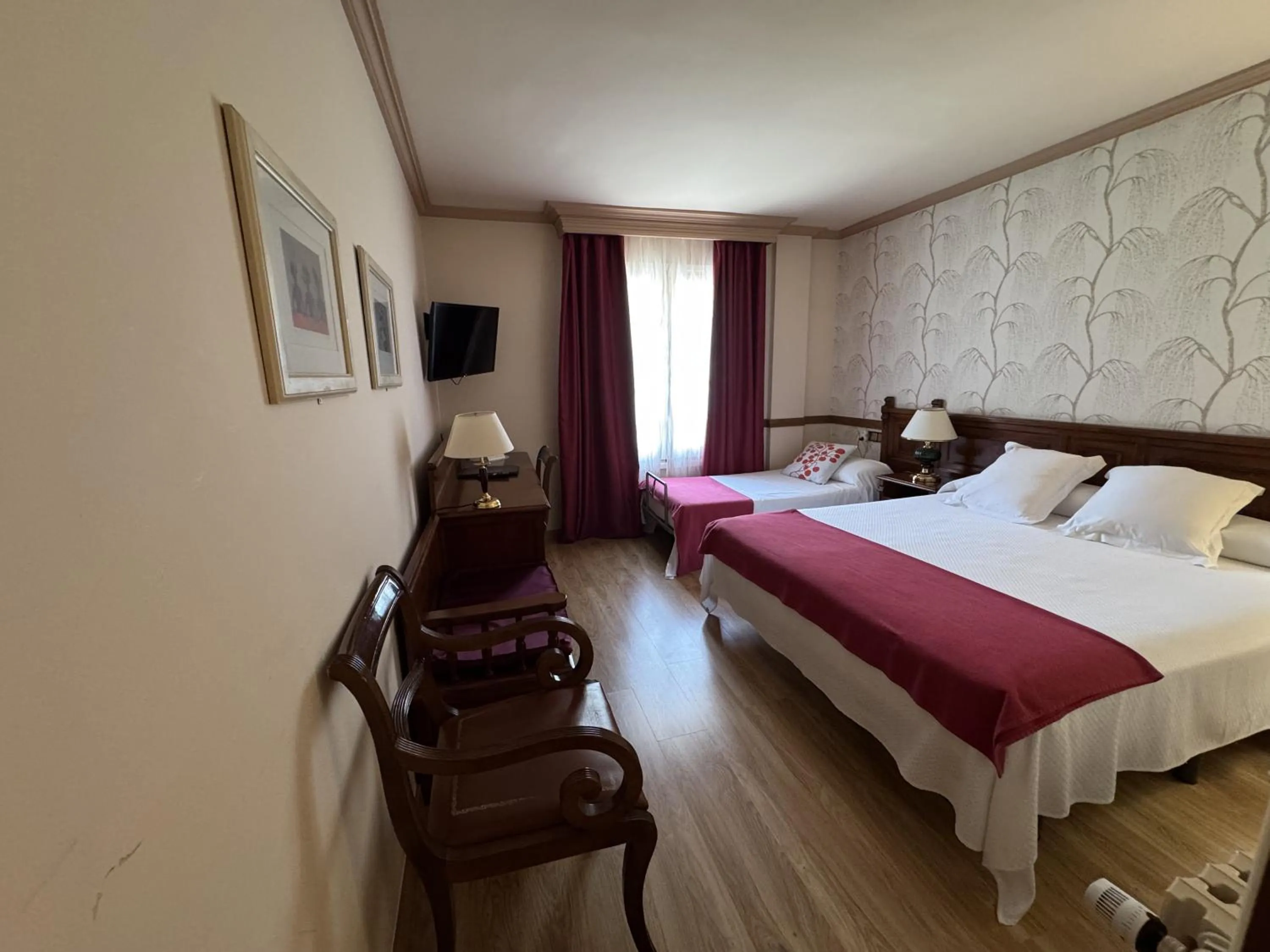 Bedroom, Bed in Hotel Edelweiss