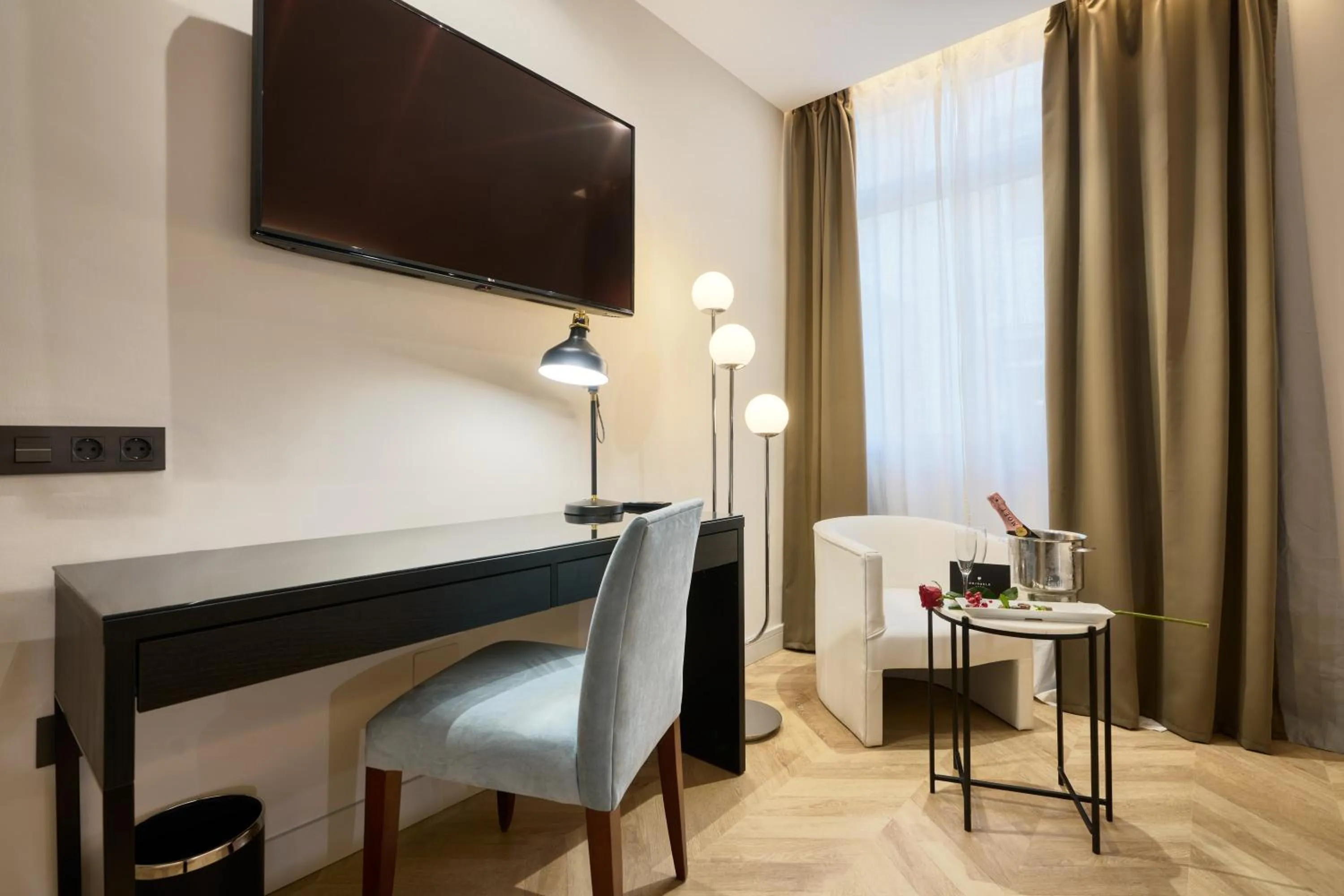 TV and multimedia in Hotel Pasarela