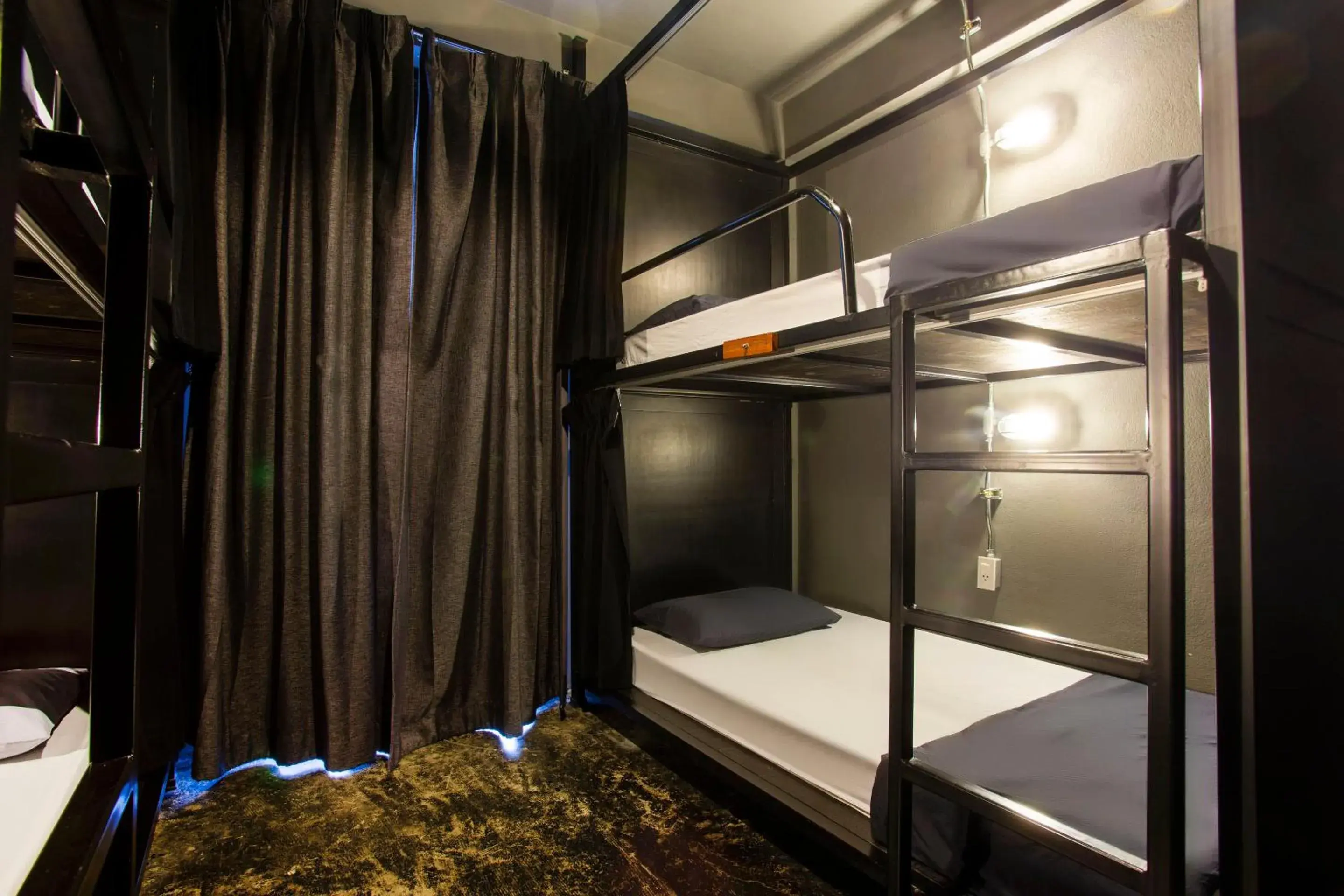 Bed in 4-Bed Mixed Dormitory Room in Box Hostel N Cafe Bed in 4-Bed Mixed Dormitory Room in Box Hostel N Cafe