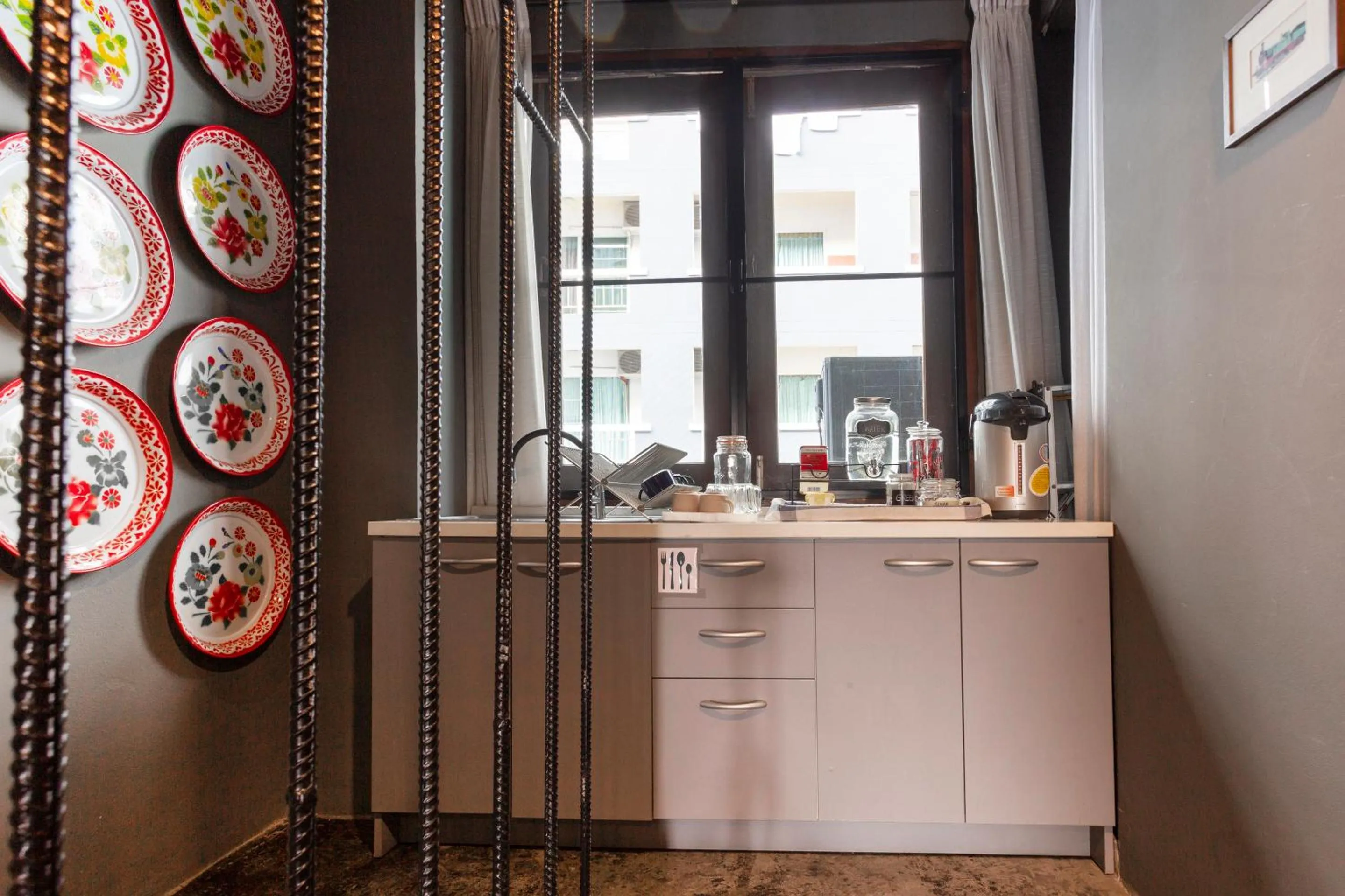 Restaurant/places to eat in Box Hostel N Cafe