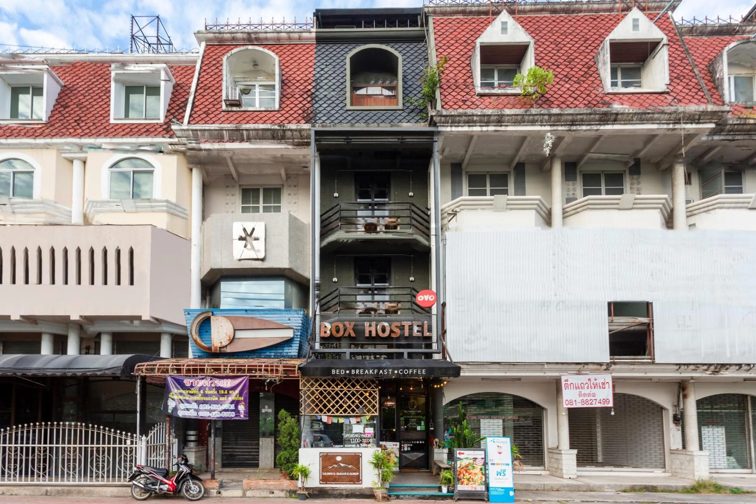 Facade/entrance in Box Hostel N Cafe