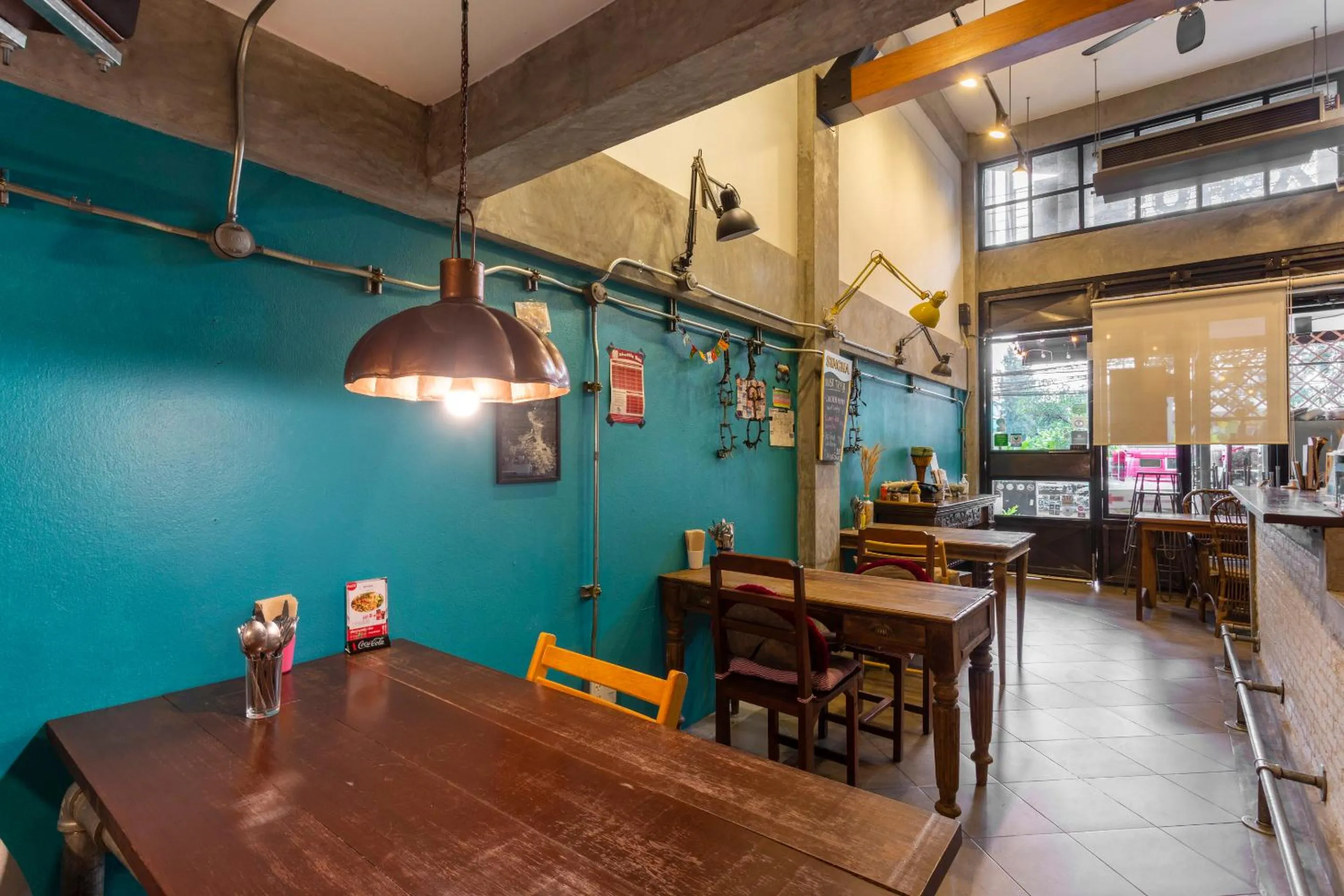 Restaurant/places to eat in Box Hostel N Cafe