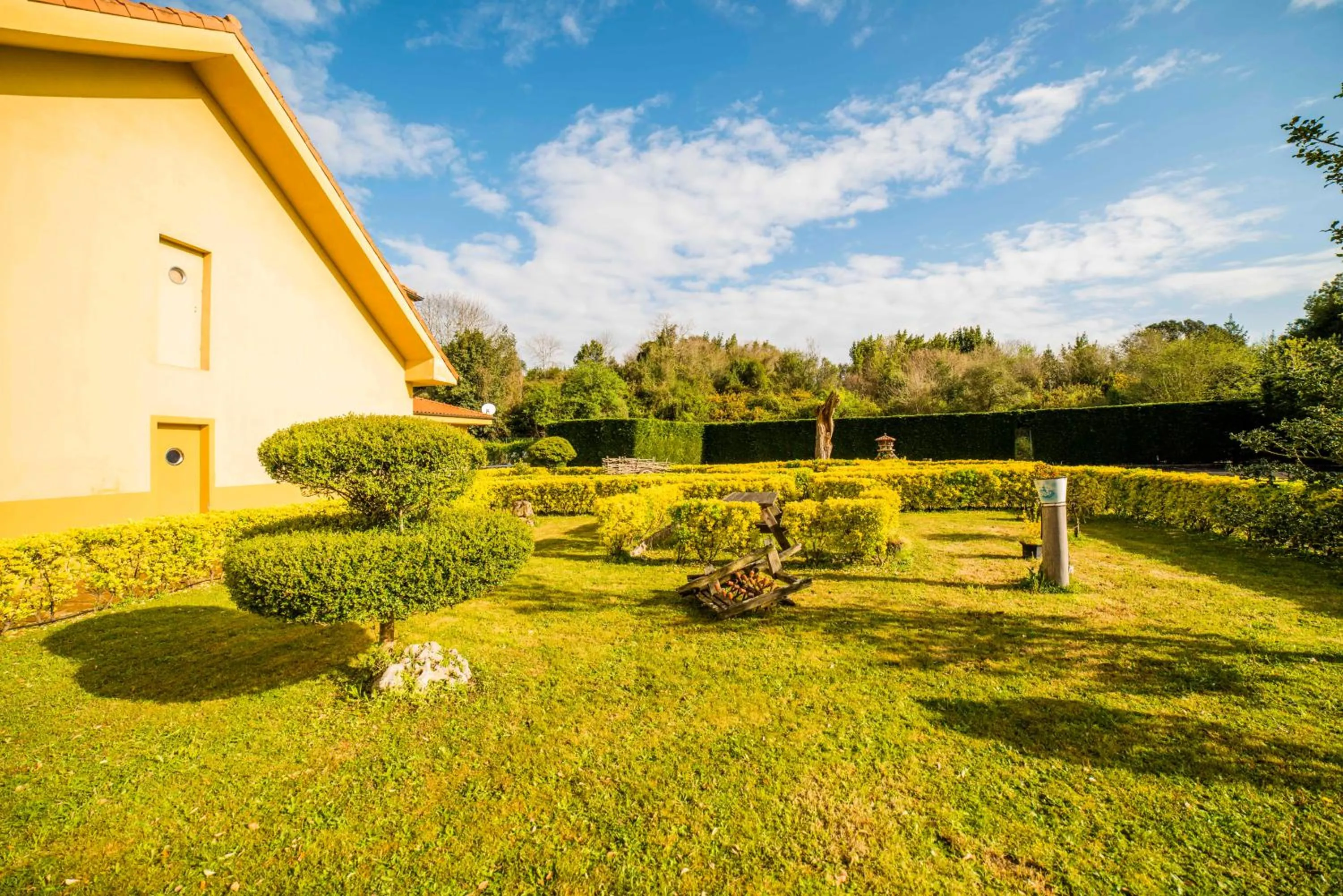 Property building in Hotel Pugide