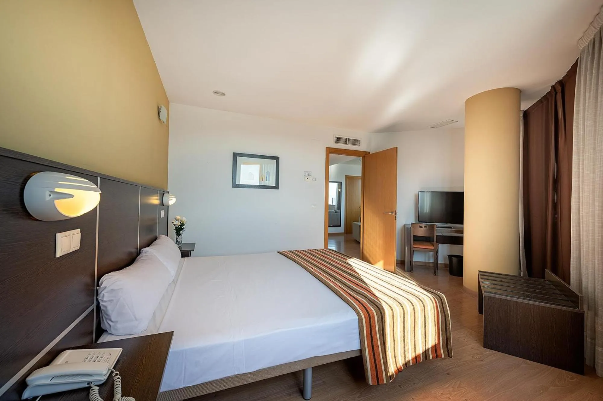 Photo of the whole room, Bed in La Estación