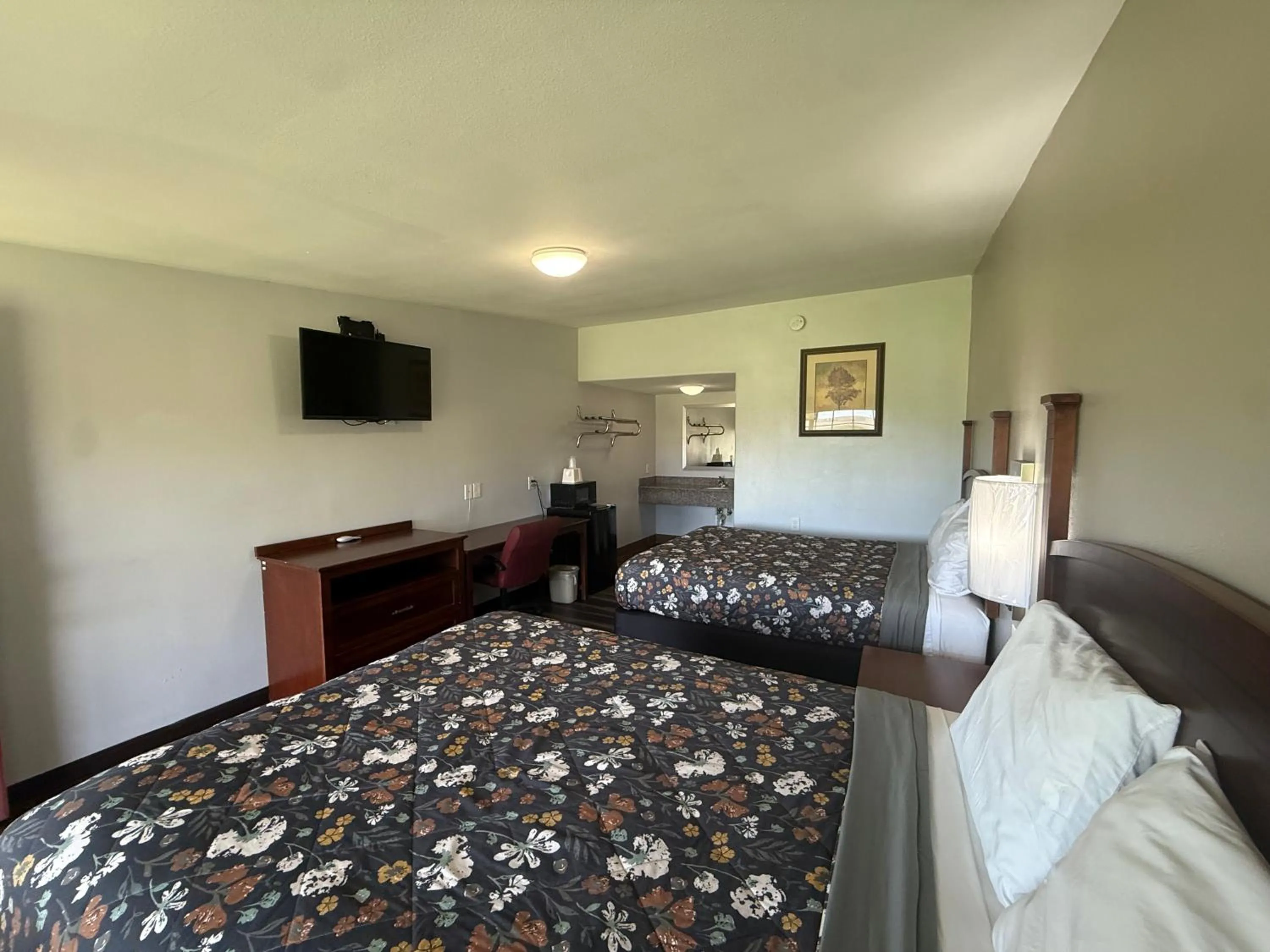 Bedroom, Bed in American Inn & Suites