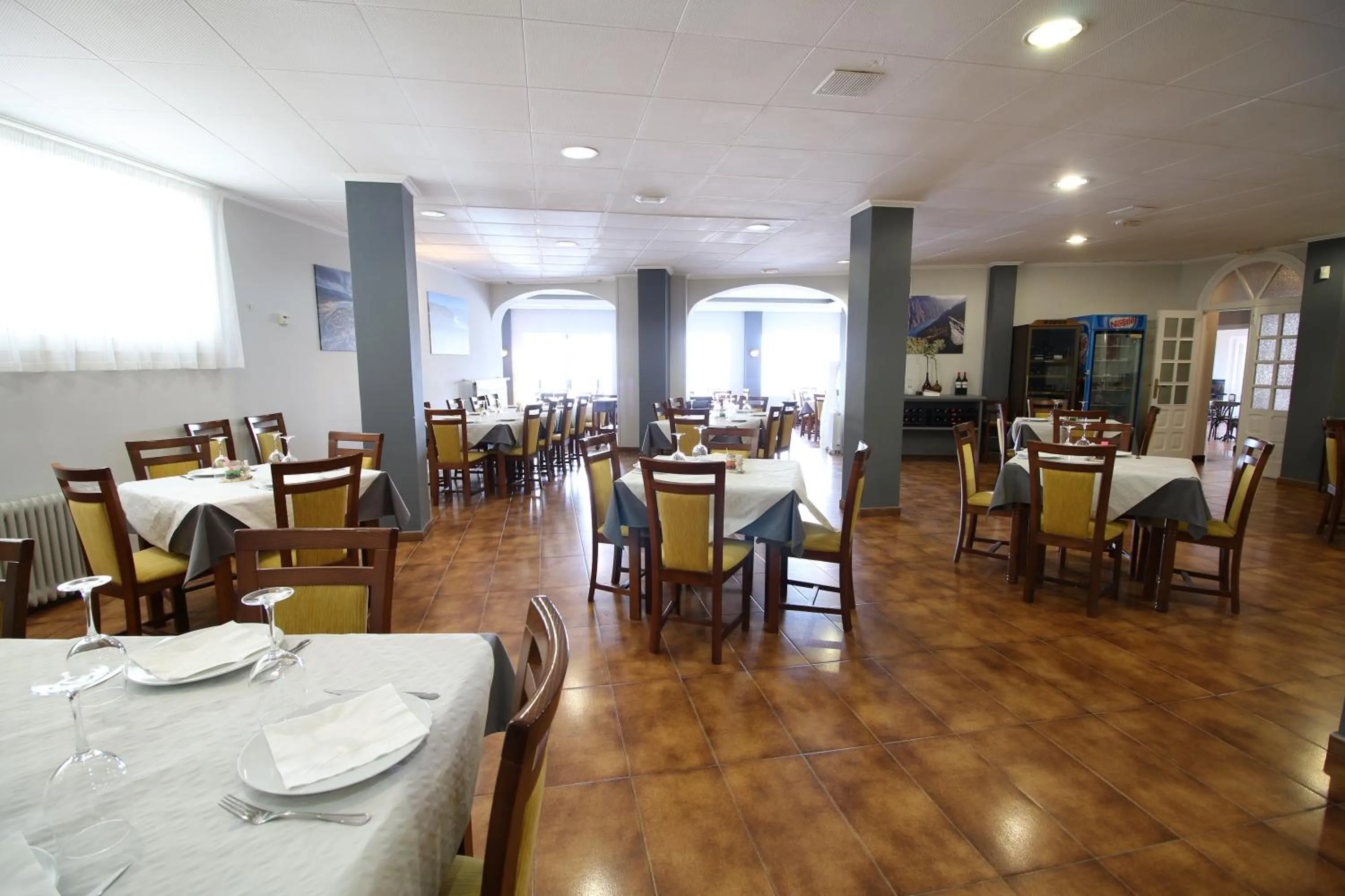 Restaurant/places to eat in Hotel Alda Bueumar