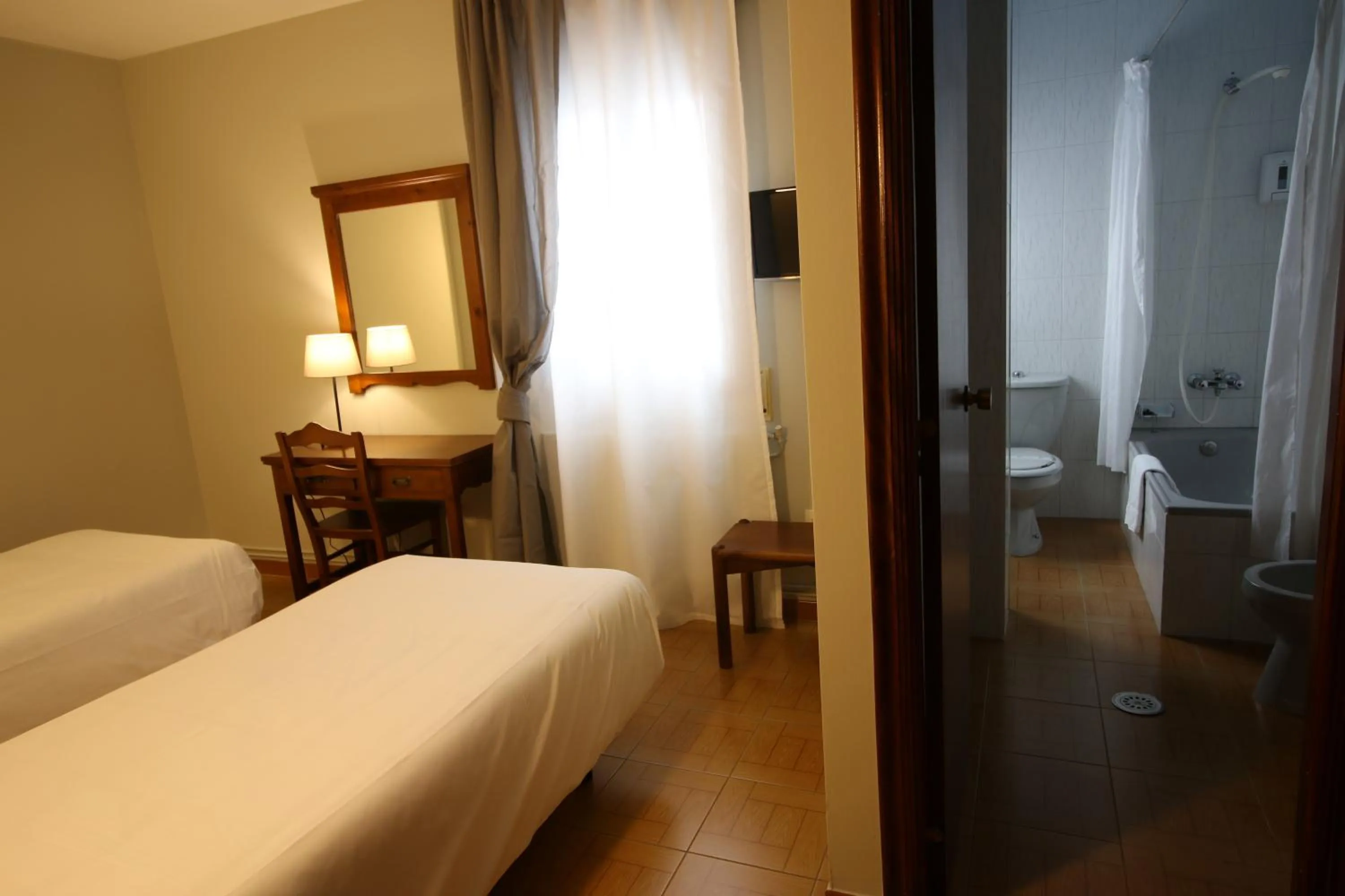 Photo of the whole room in Hotel Alda Bueumar