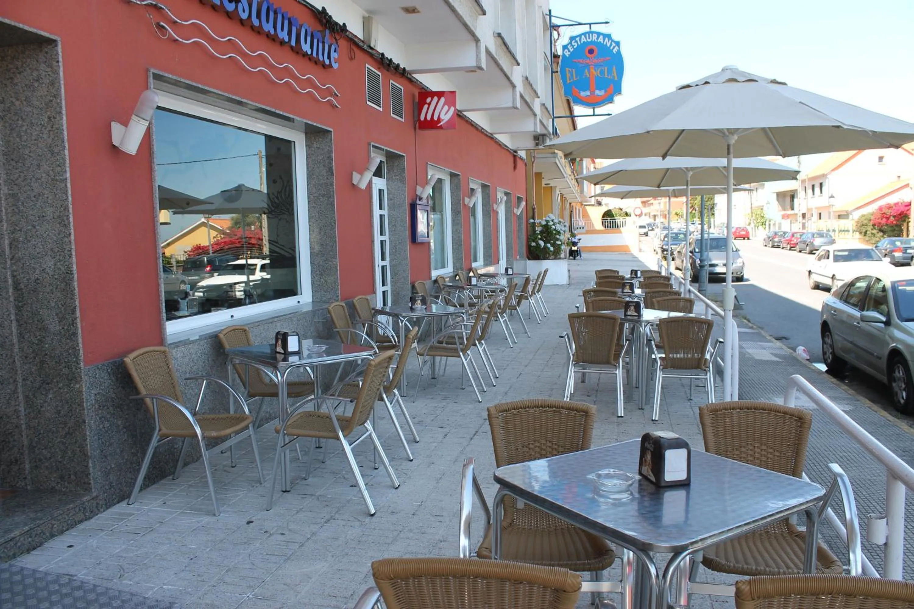 Restaurant/places to eat in Hotel Alda Bueumar