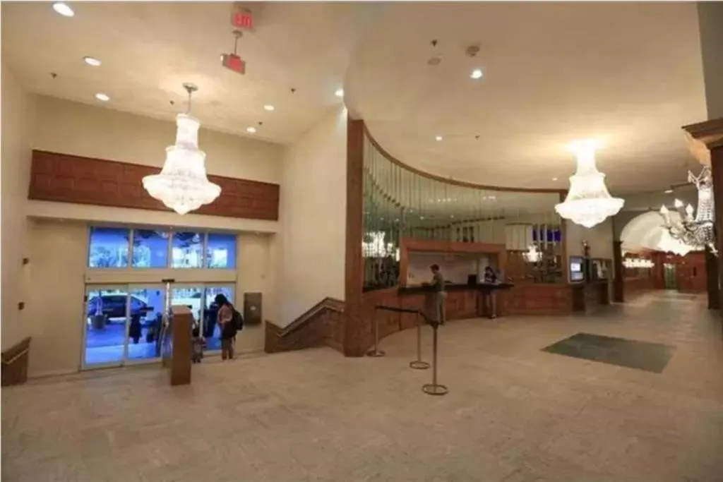 Decorative detail in Castle Beach Club Apartments