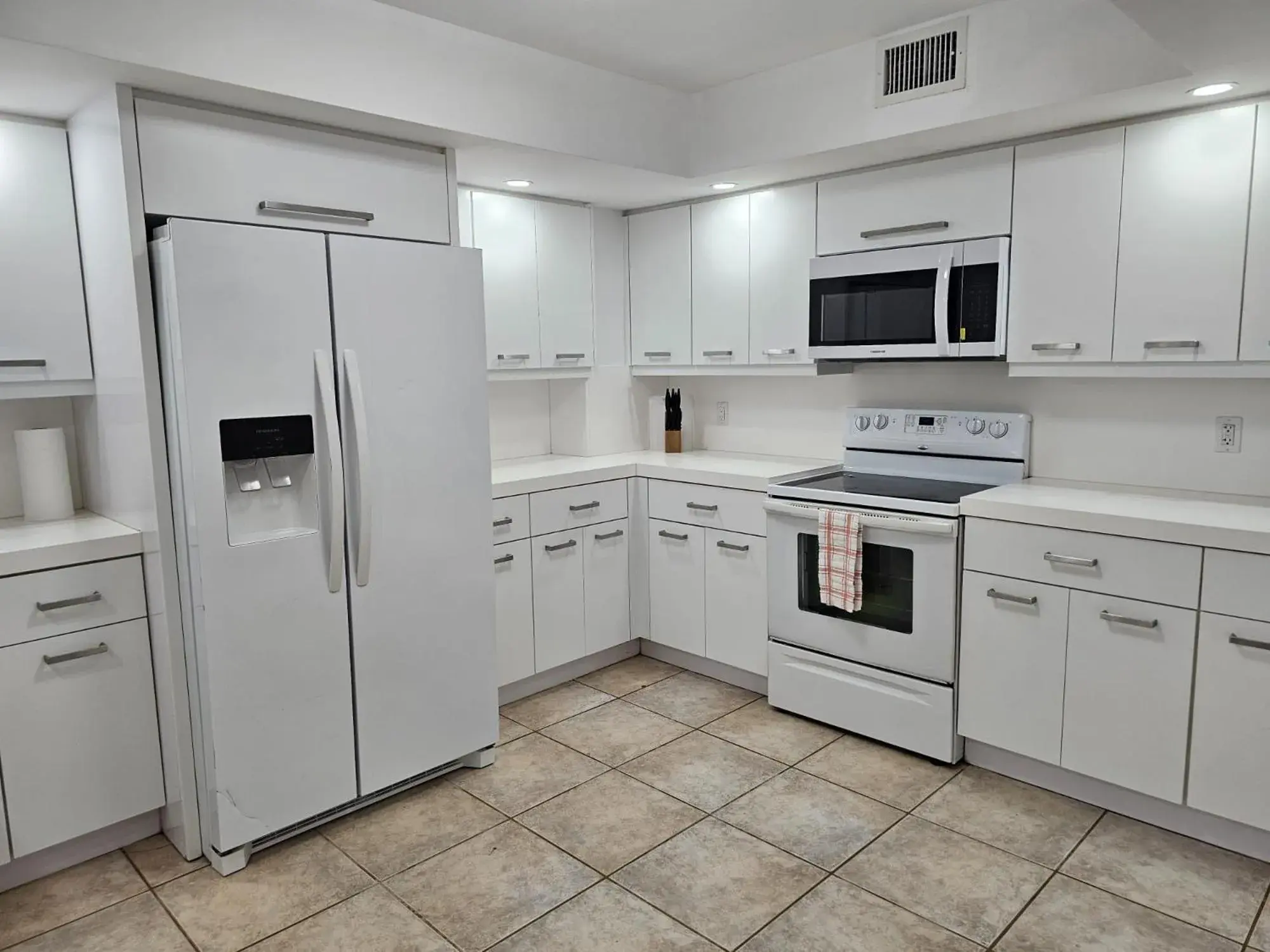 Two-Bedroom Deluxe Apartment with Ocean View in Castle Beach Club Apartments Two-Bedroom Deluxe Apartment with Ocean View in Castle Beach Club Apartments