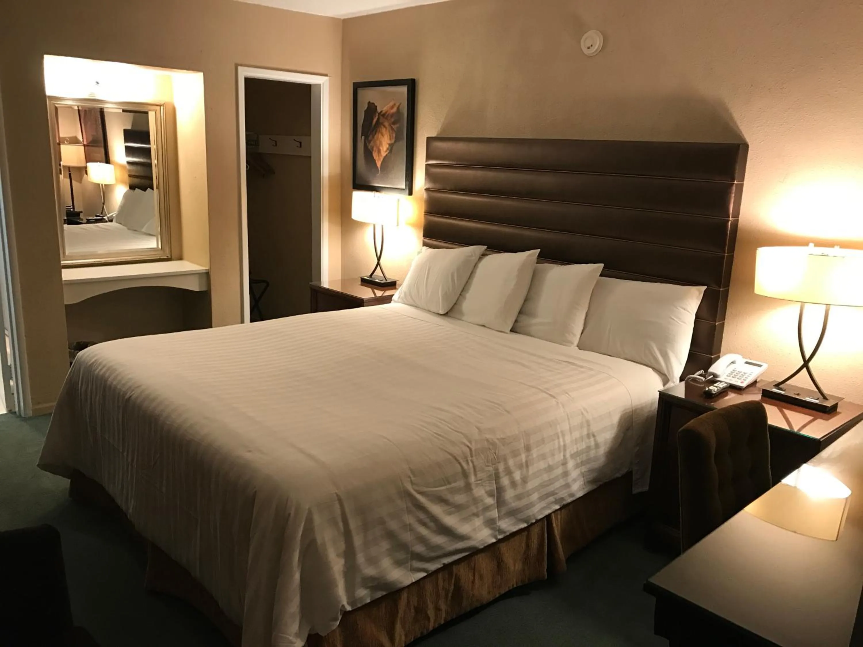 Bed in Discovery Inn