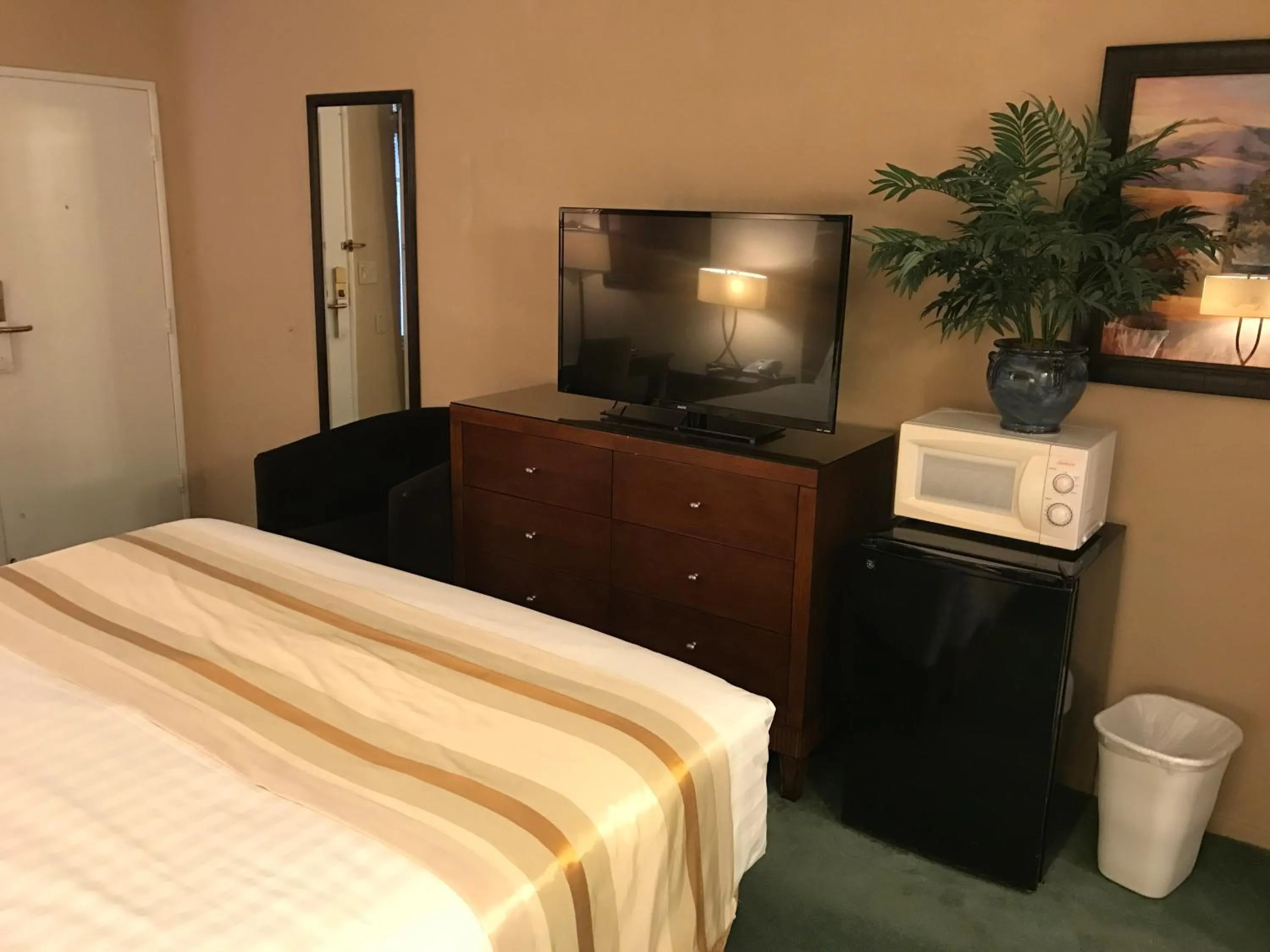 Bed in Discovery Inn