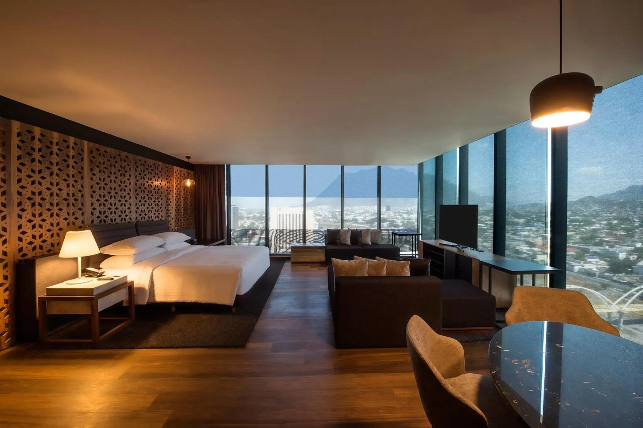 Bedroom, Bed in Fiesta Americana Monterrey Pabellón M.