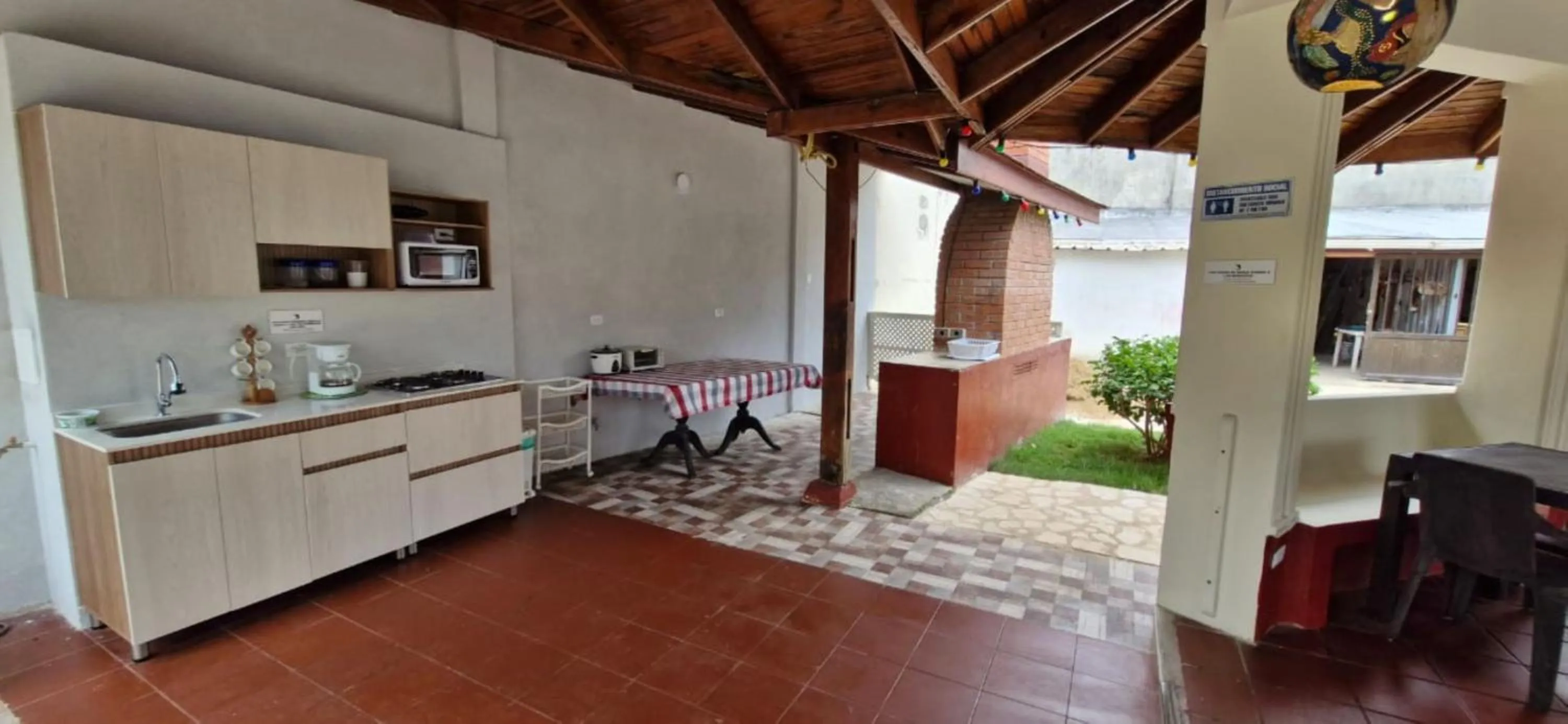 Communal kitchen in Hostal Marlyn