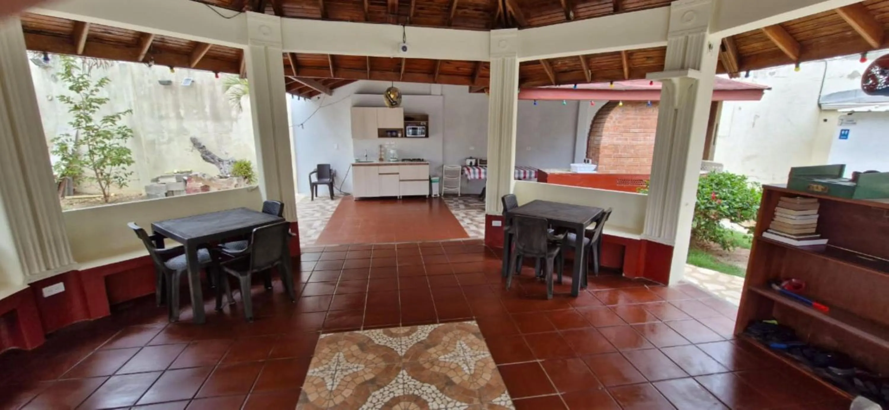 Communal kitchen in Hostal Marlyn