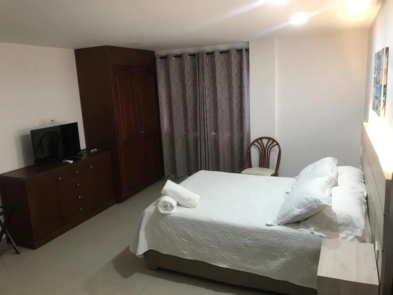 Property building, Bed in Hostal Marlyn