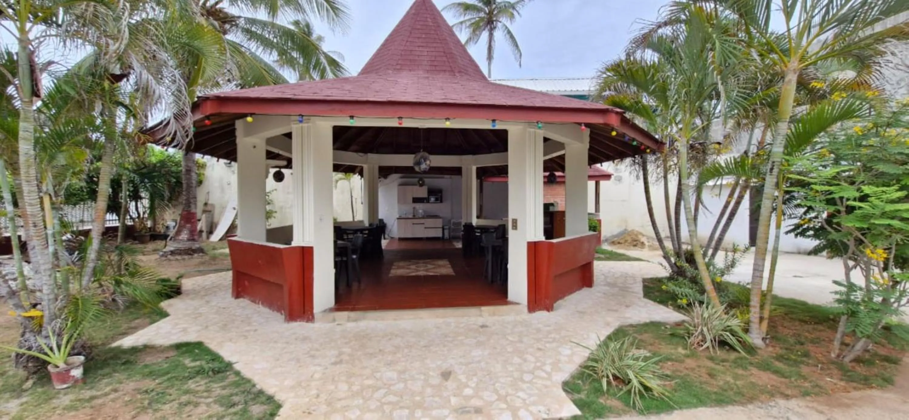 Communal kitchen in Hostal Marlyn