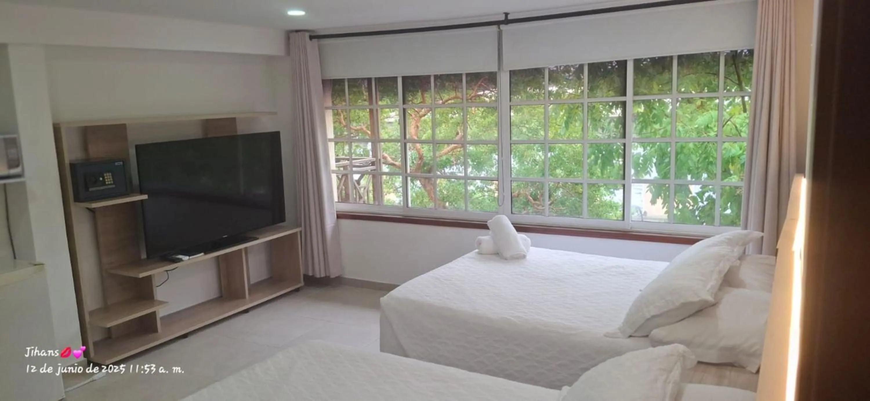 Property building, Bed in Hostal Marlyn