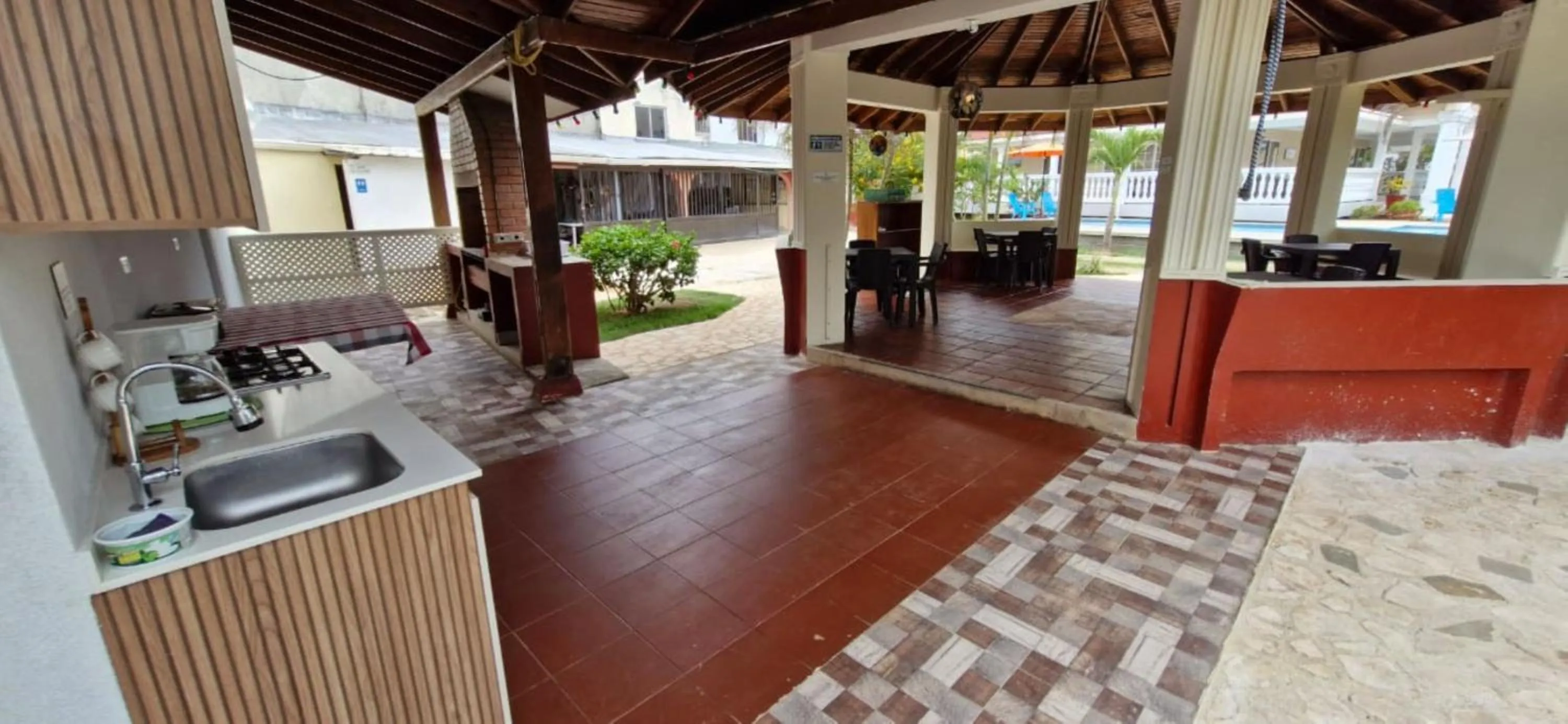 Communal kitchen in Hostal Marlyn