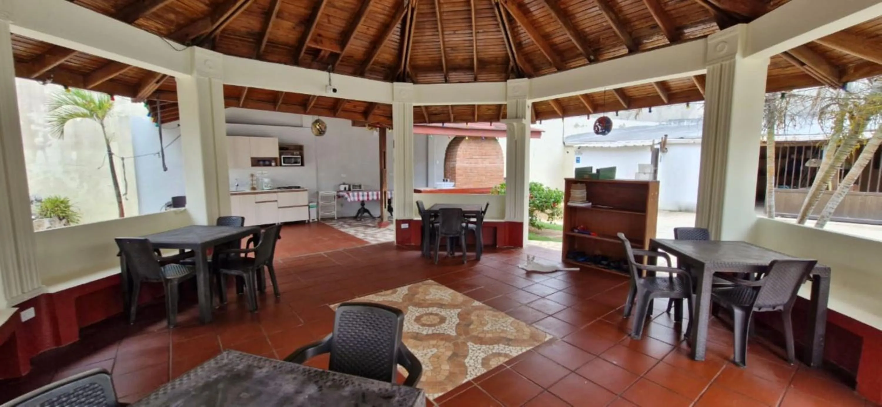 Communal kitchen in Hostal Marlyn