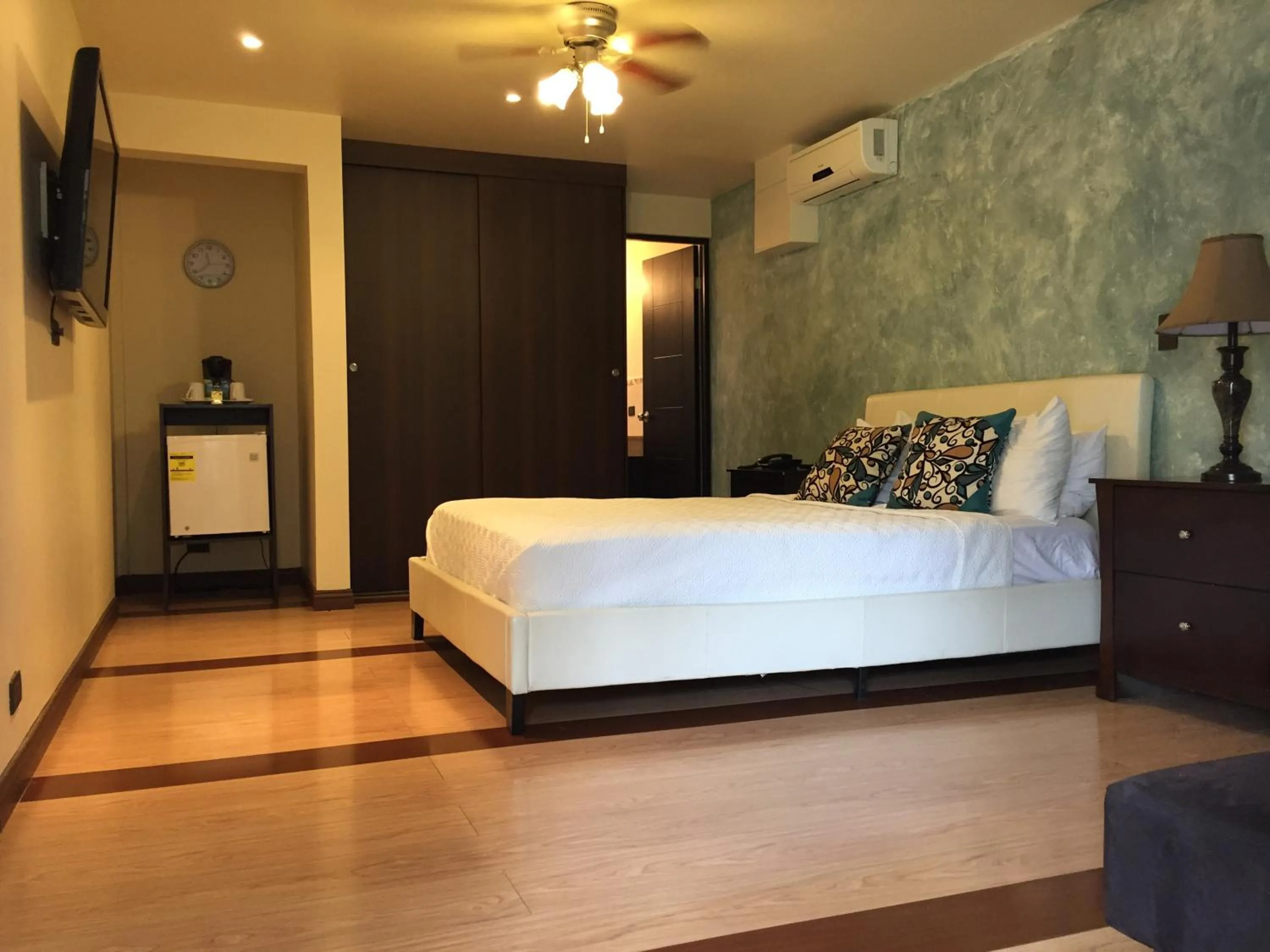 Bed in Hotel Vista De Golf, San Jose Aeropuerto, Costa Rica