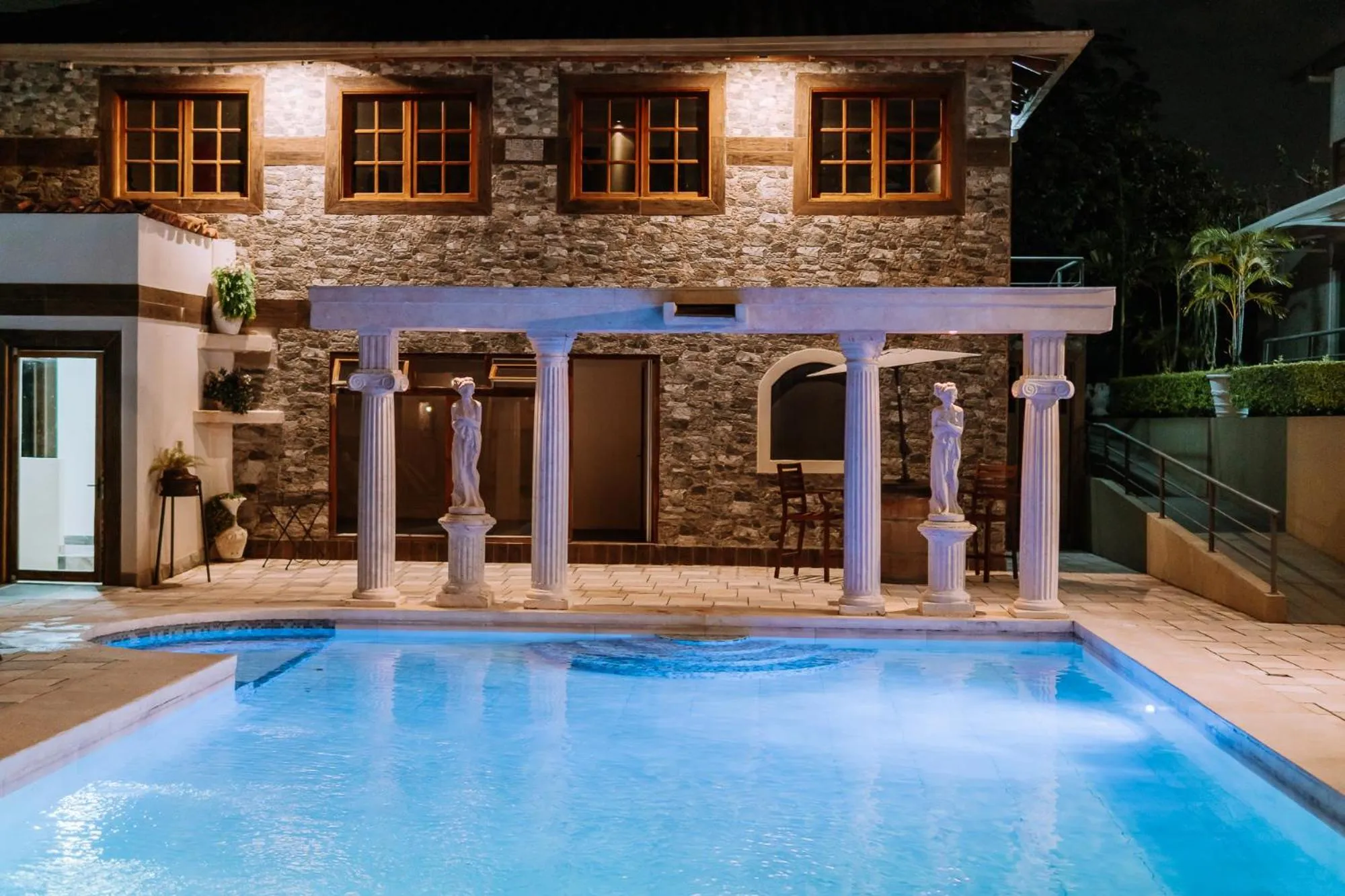 Swimming pool in Hotel Vista De Golf, San Jose Aeropuerto, Costa Rica