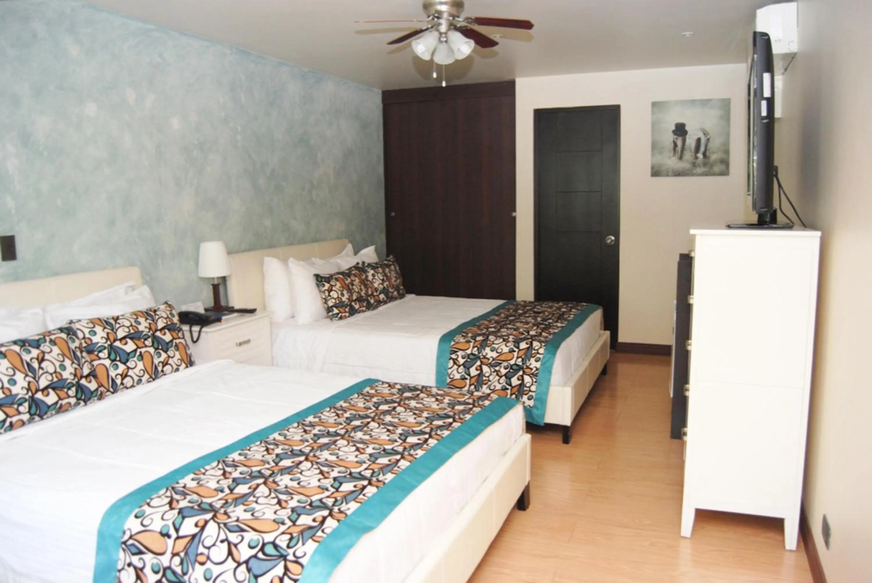 Photo of the whole room, Bed in Hotel Vista De Golf, San Jose Aeropuerto, Costa Rica