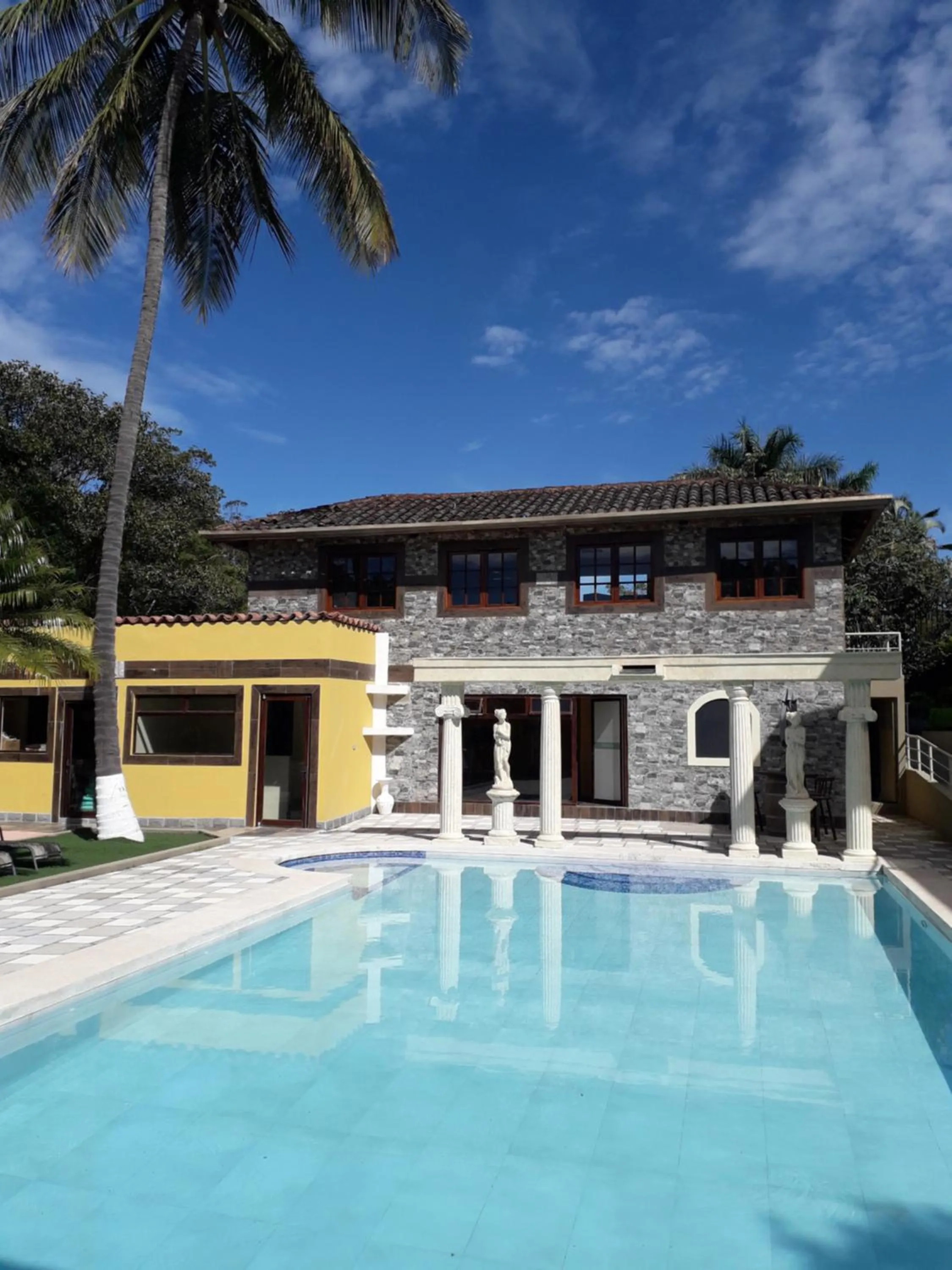 Swimming pool in Hotel Vista De Golf, San Jose Aeropuerto, Costa Rica