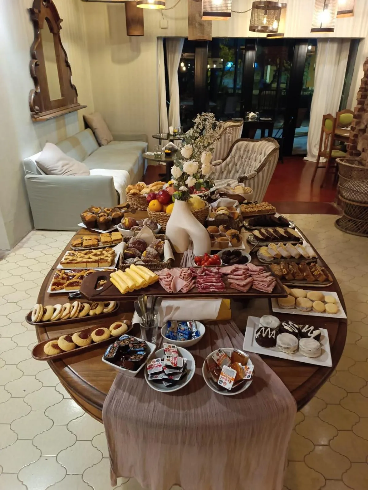 Buffet breakfast in Casa Onas Hotel Boutique Córdoba